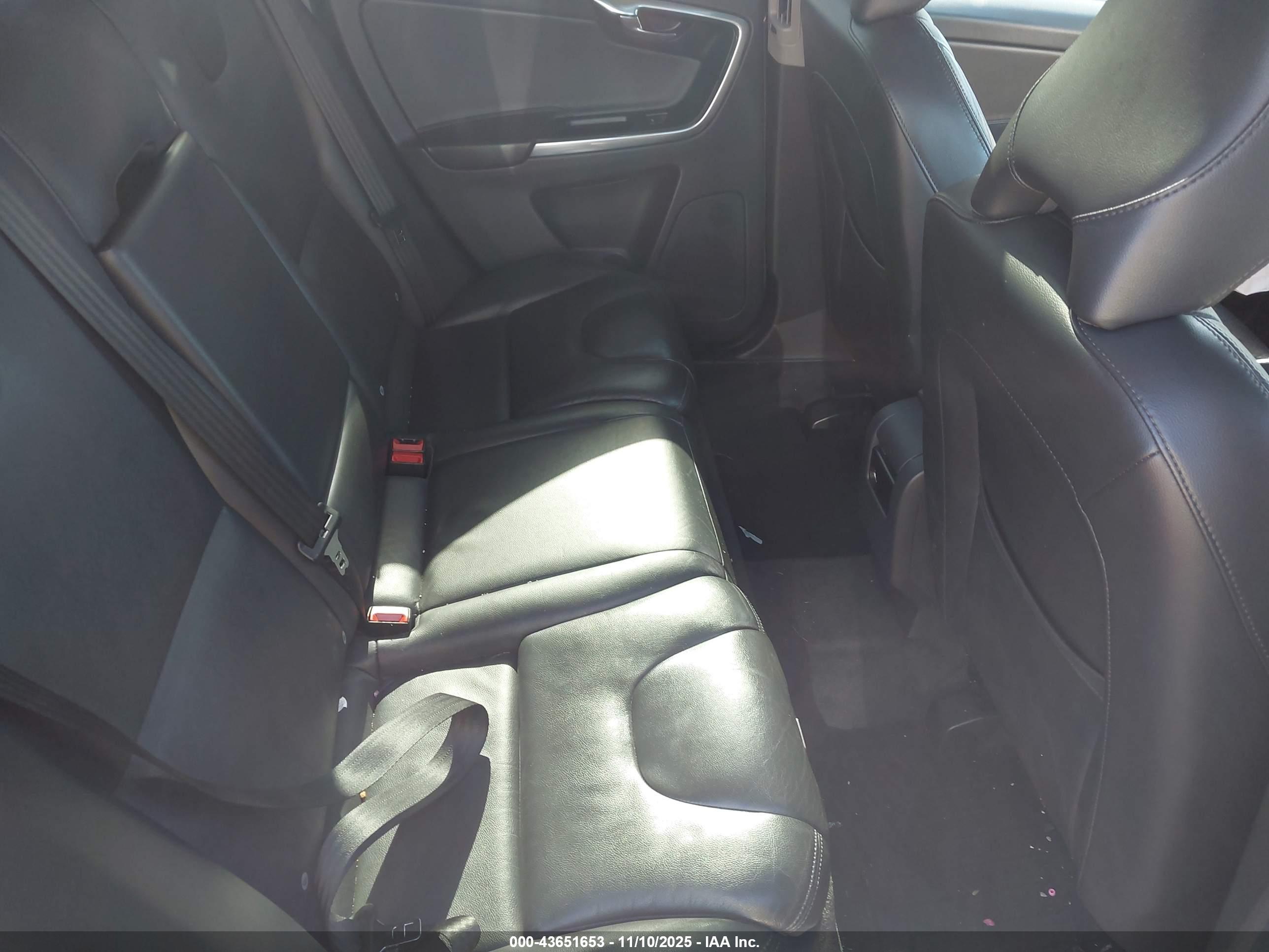 VOLVO XC60 image 8