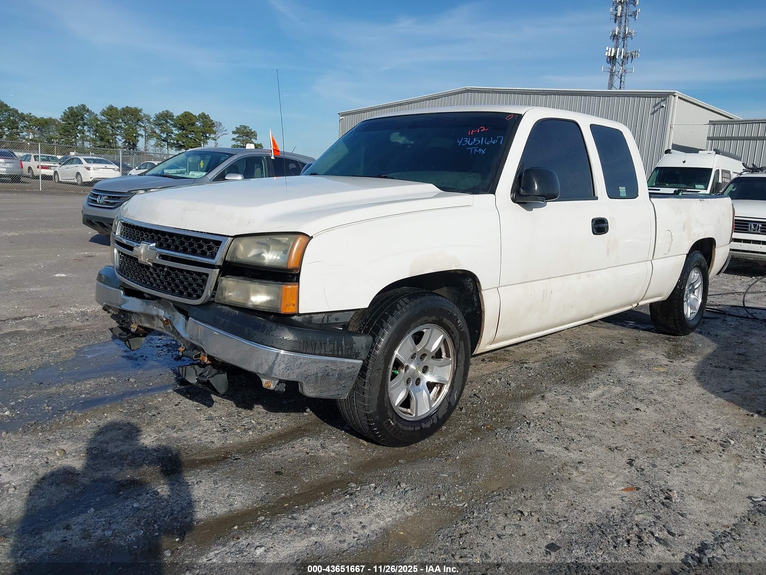 CHEVROLET SILVERADO image 2