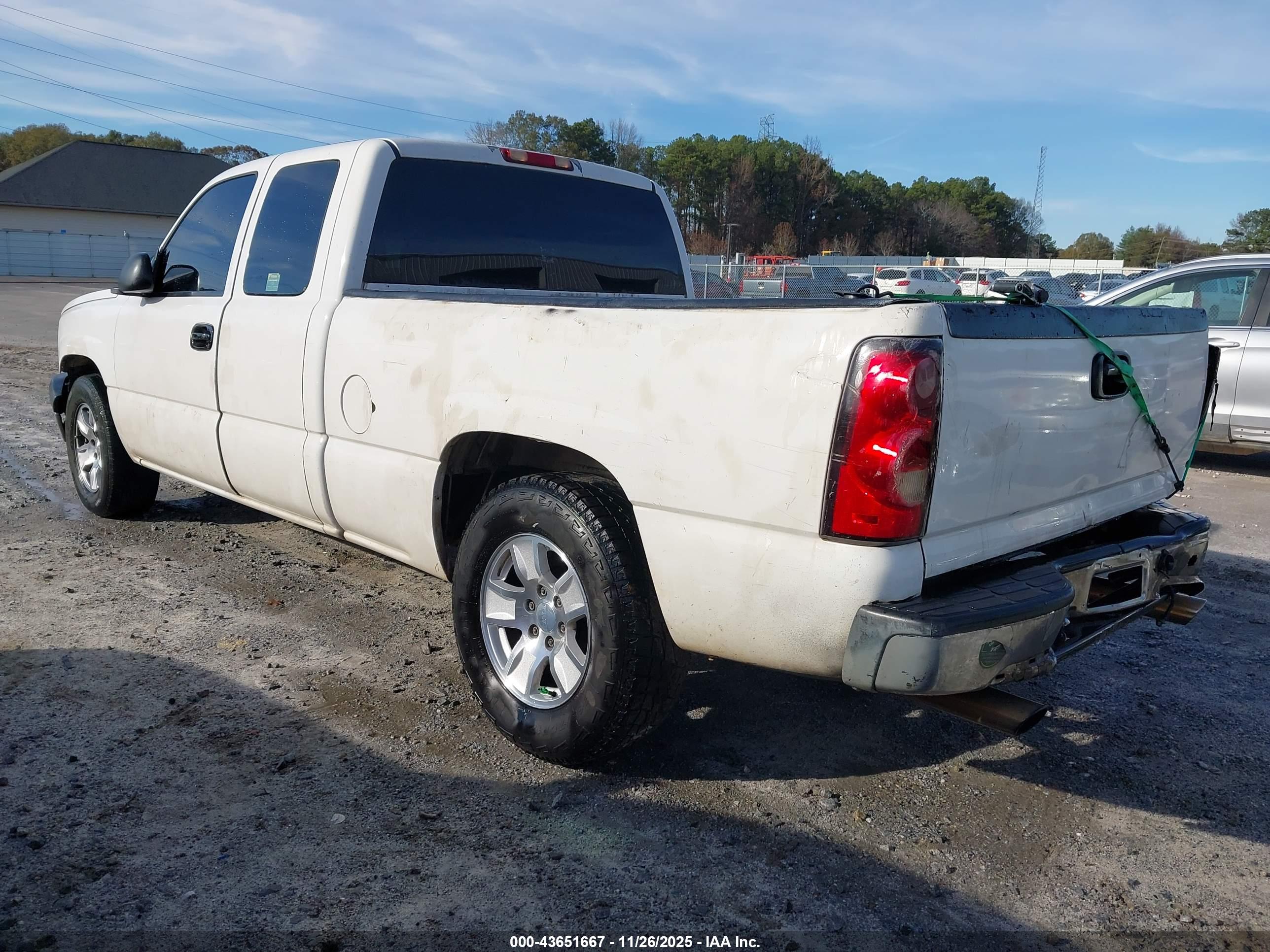 CHEVROLET SILVERADO image 3