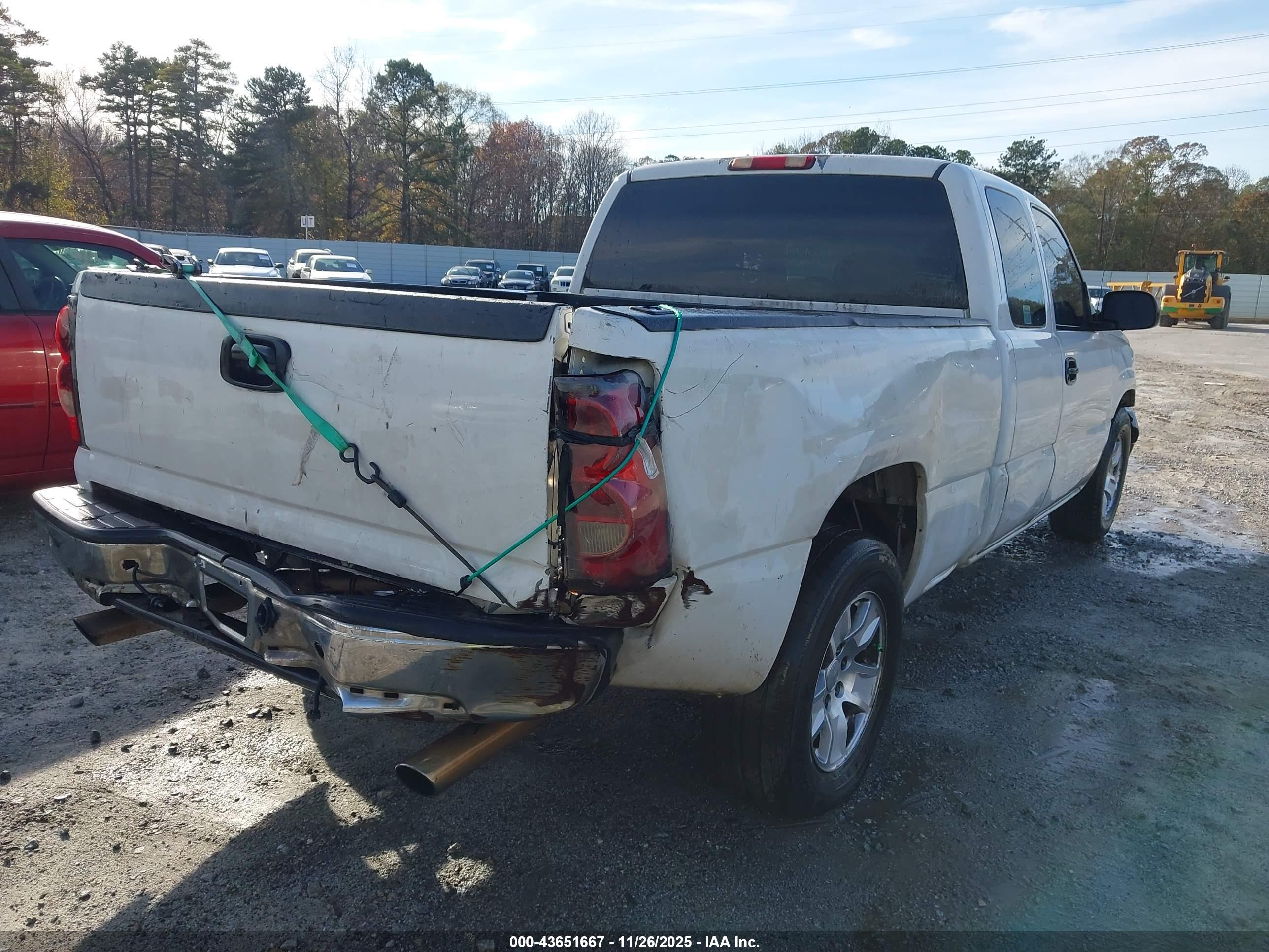 CHEVROLET SILVERADO image 4