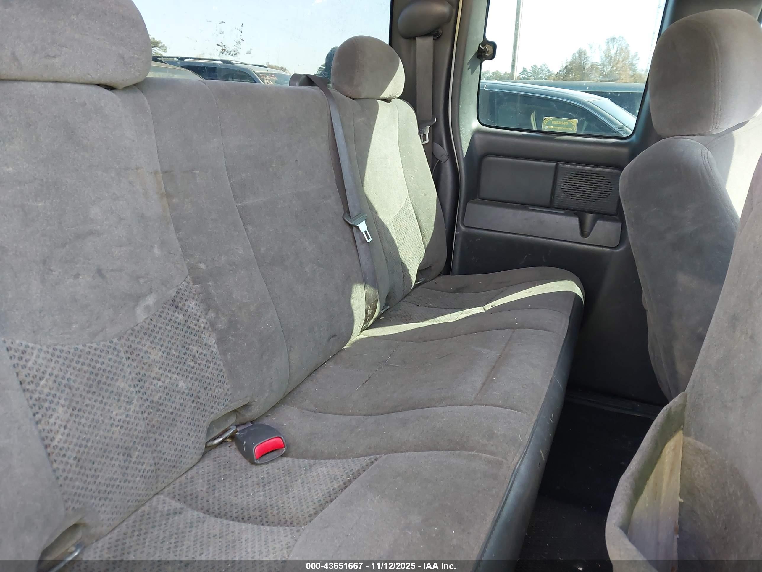 CHEVROLET SILVERADO image 8
