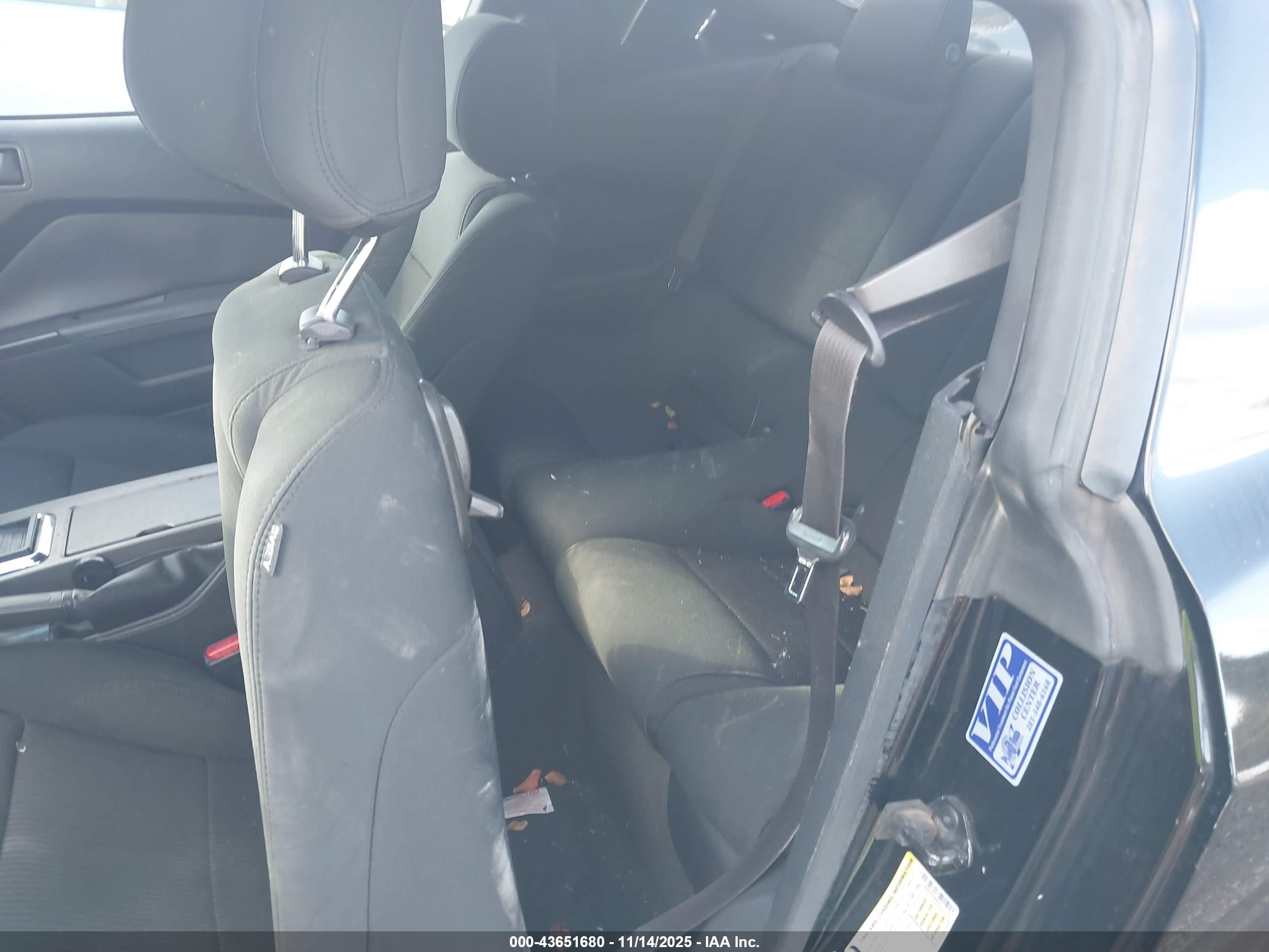 FORD MUSTANG image 8