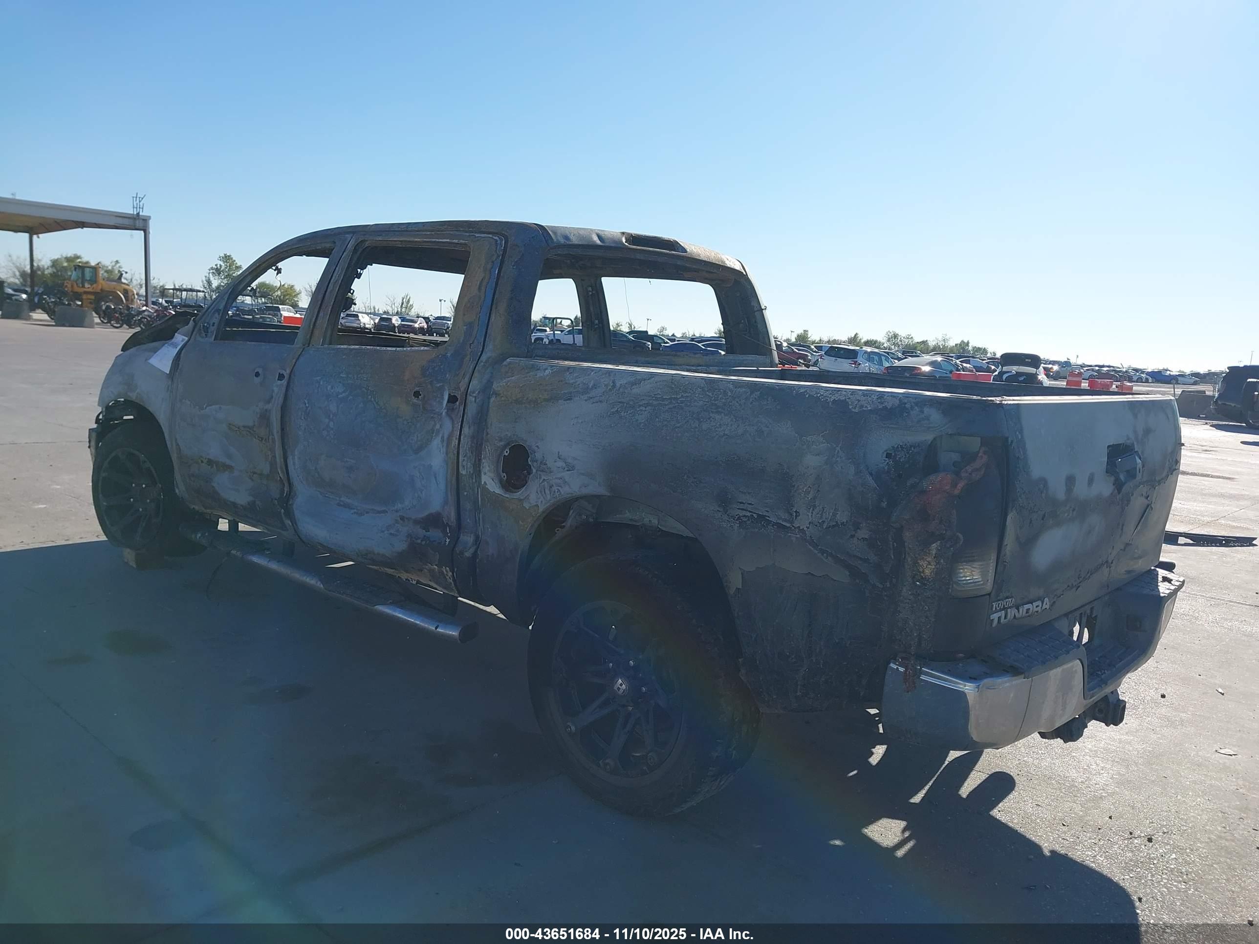 TOYOTA TUNDRA image 3