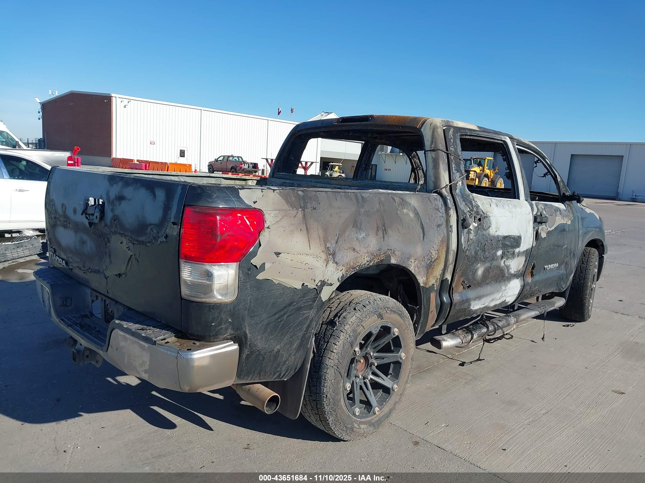TOYOTA TUNDRA image 4