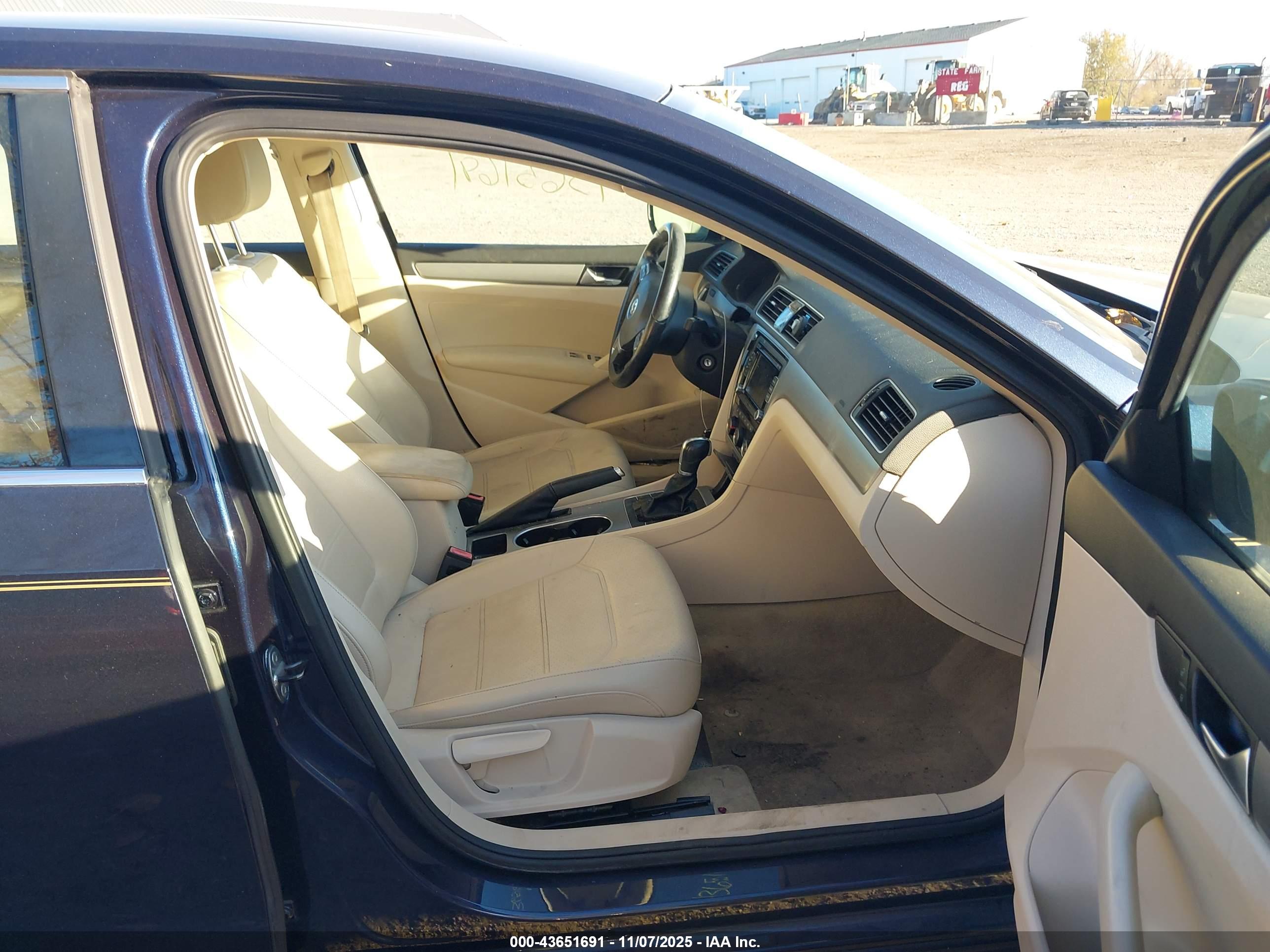 VOLKSWAGEN PASSAT image 5