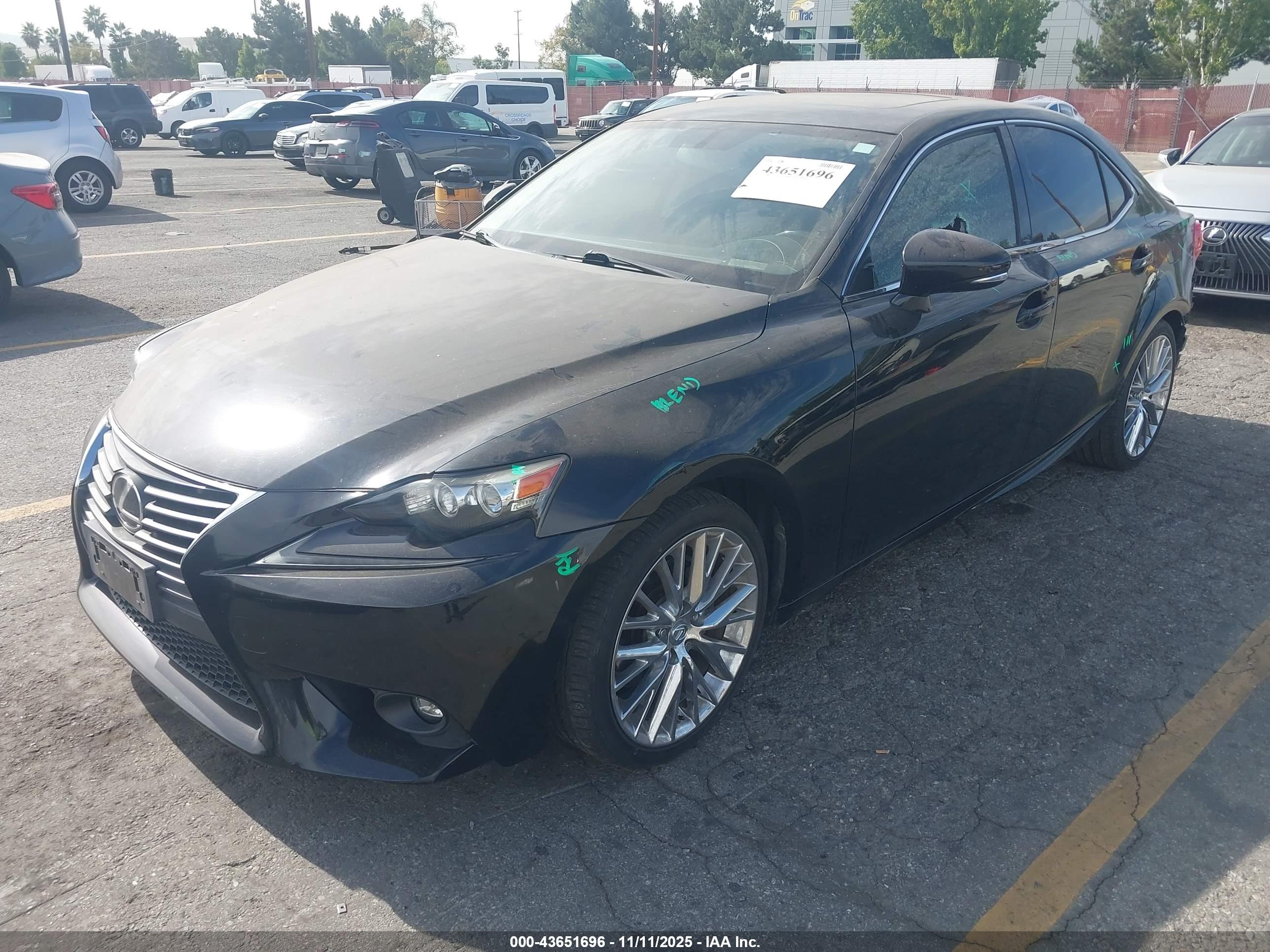 LEXUS IS image 2