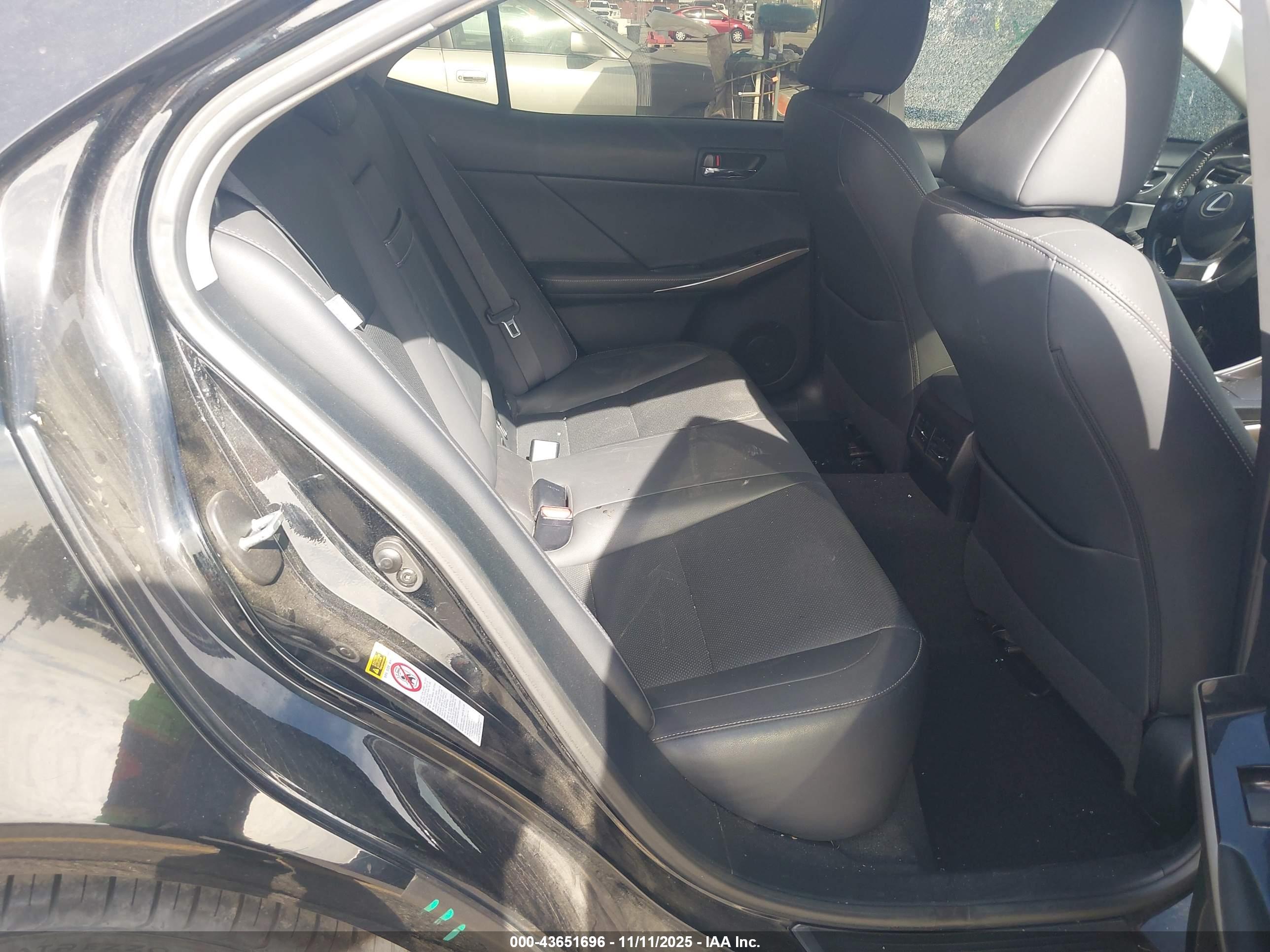 LEXUS IS image 8