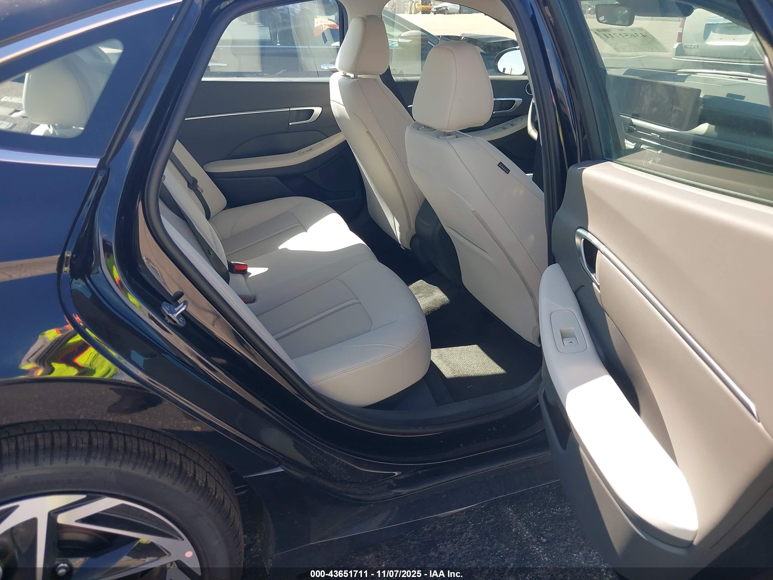 HYUNDAI SONATA image 8