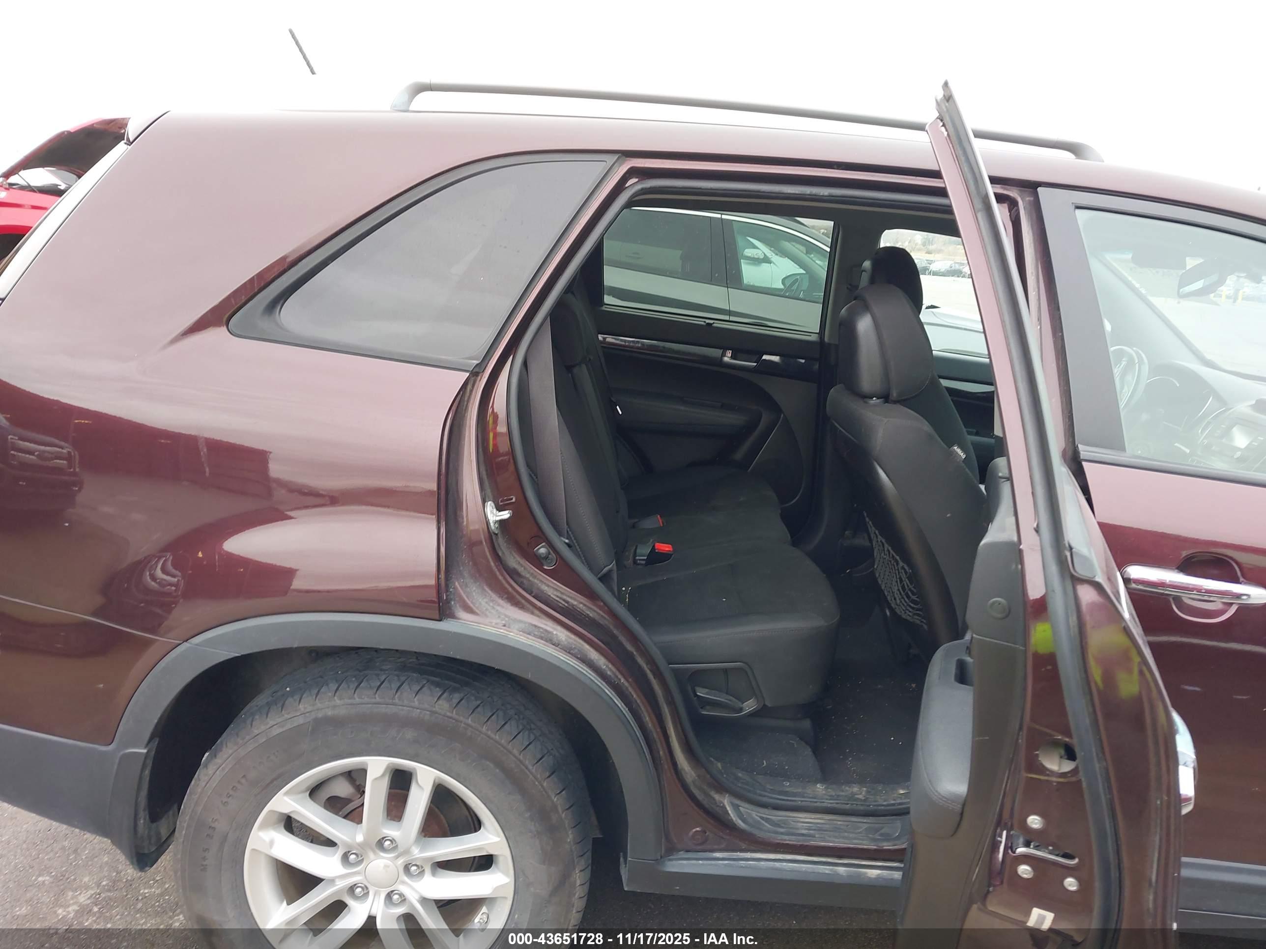 KIA SORENTO image 8