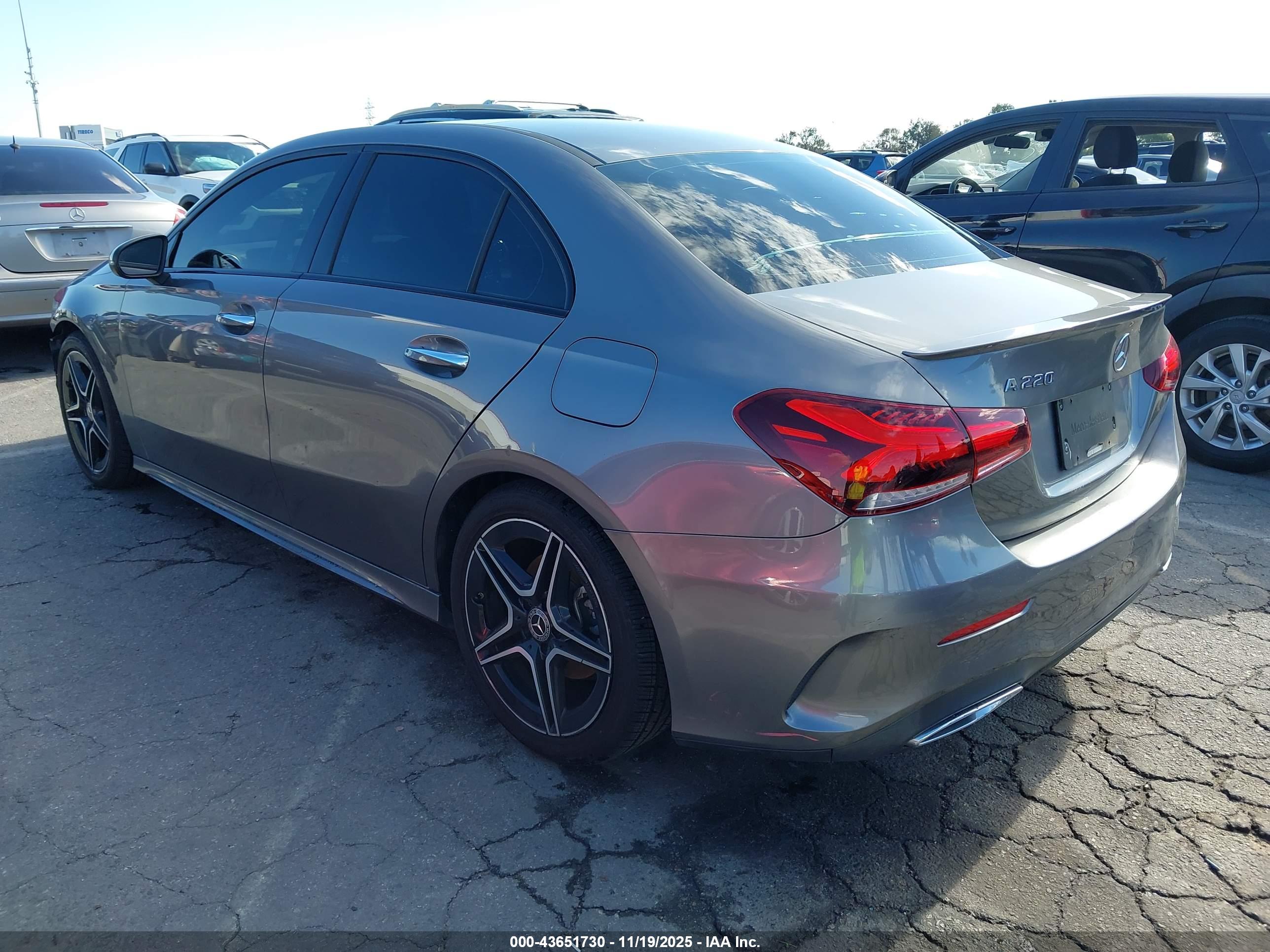 MERCEDES-BENZ A image 3