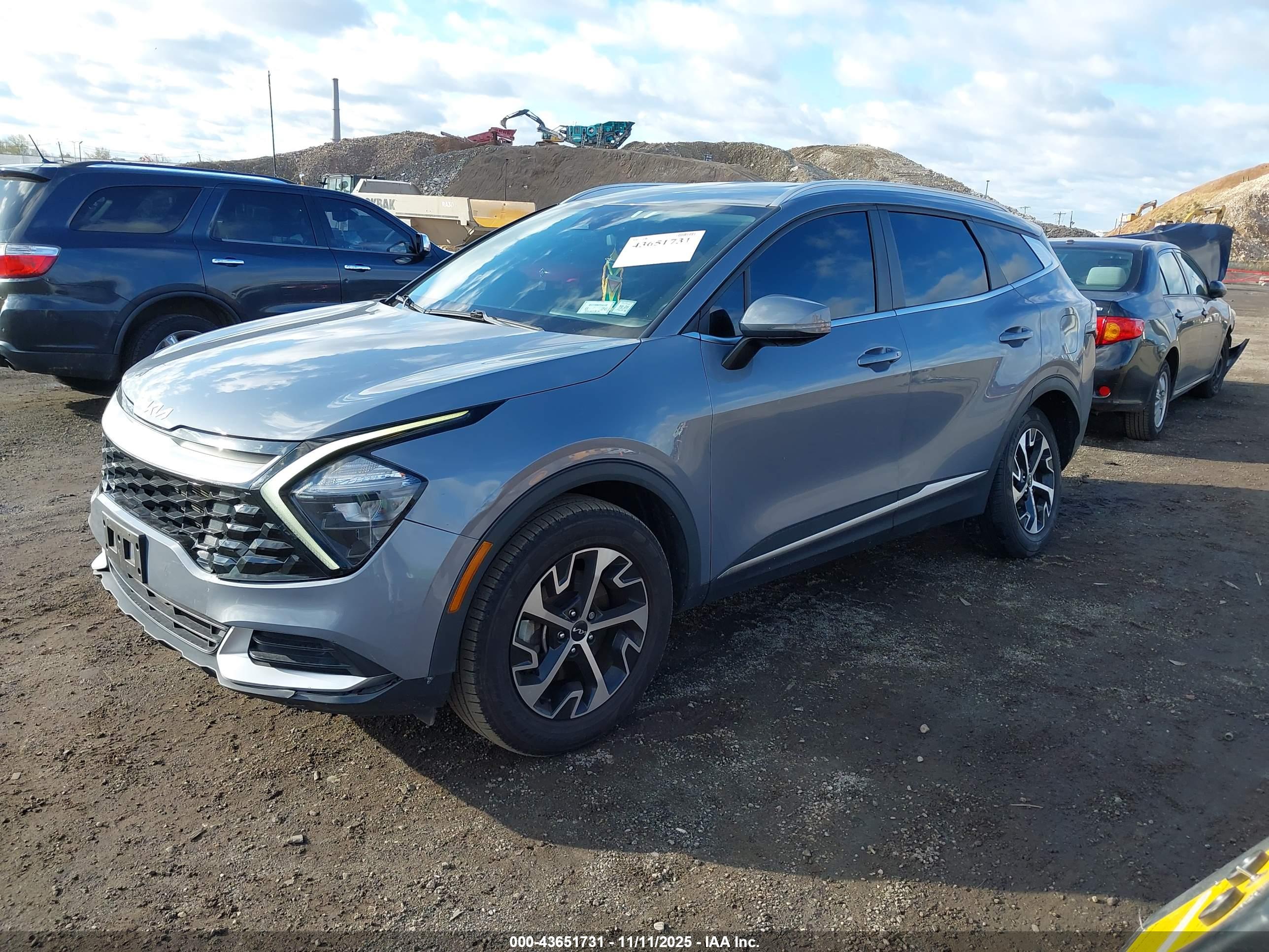 KIA SPORTAGE image 2