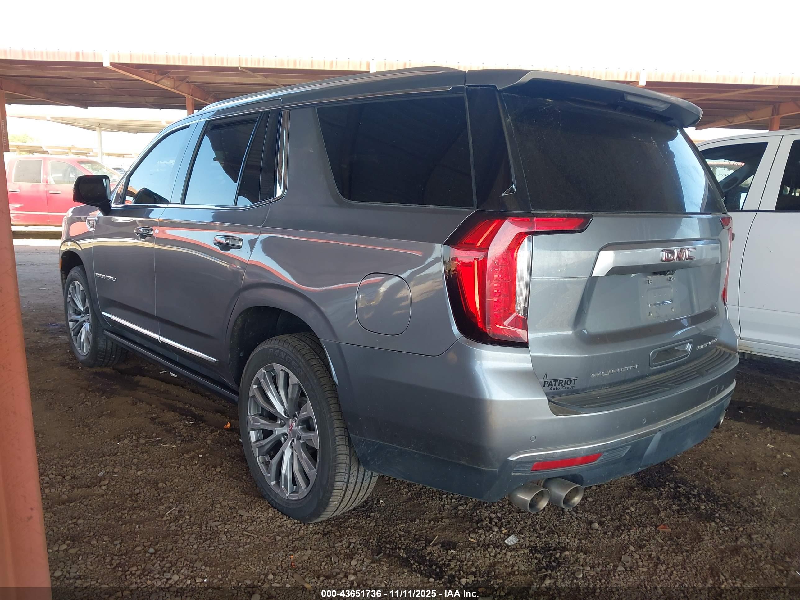 GMC YUKON image 3