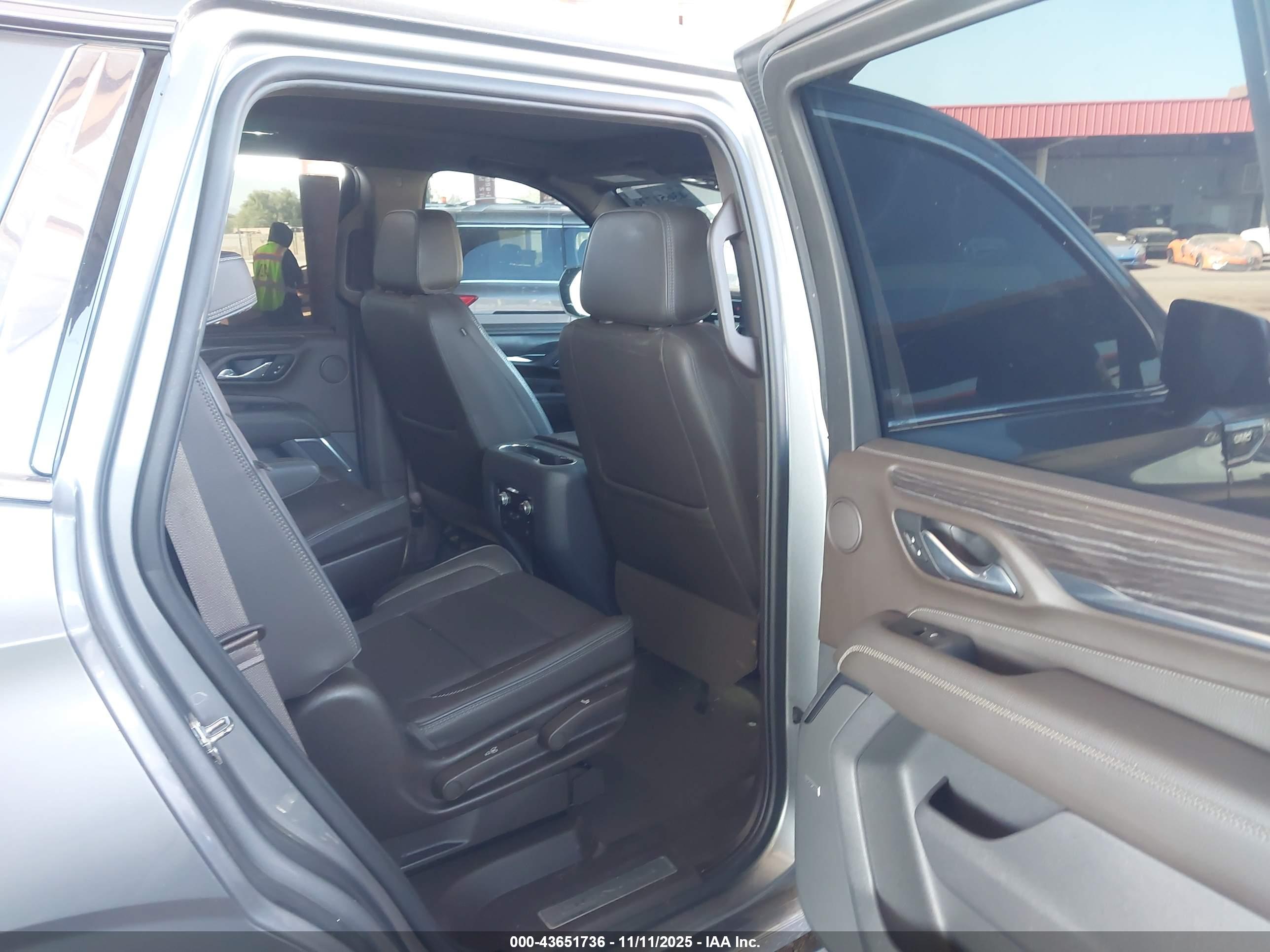 GMC YUKON image 8