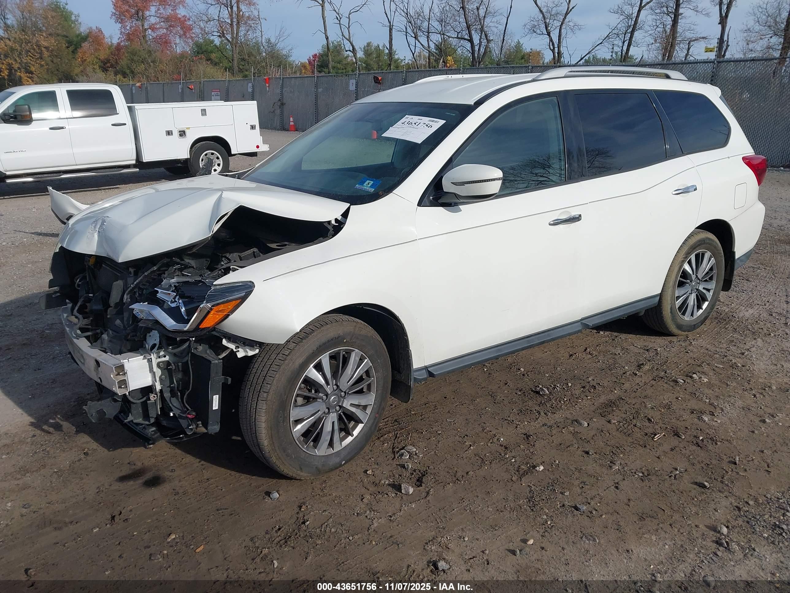 NISSAN PATHFINDER image 2