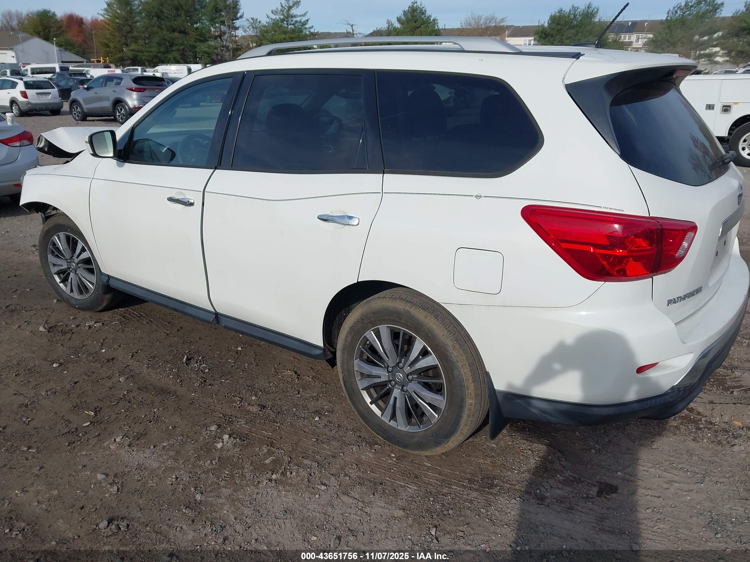 NISSAN PATHFINDER image 3