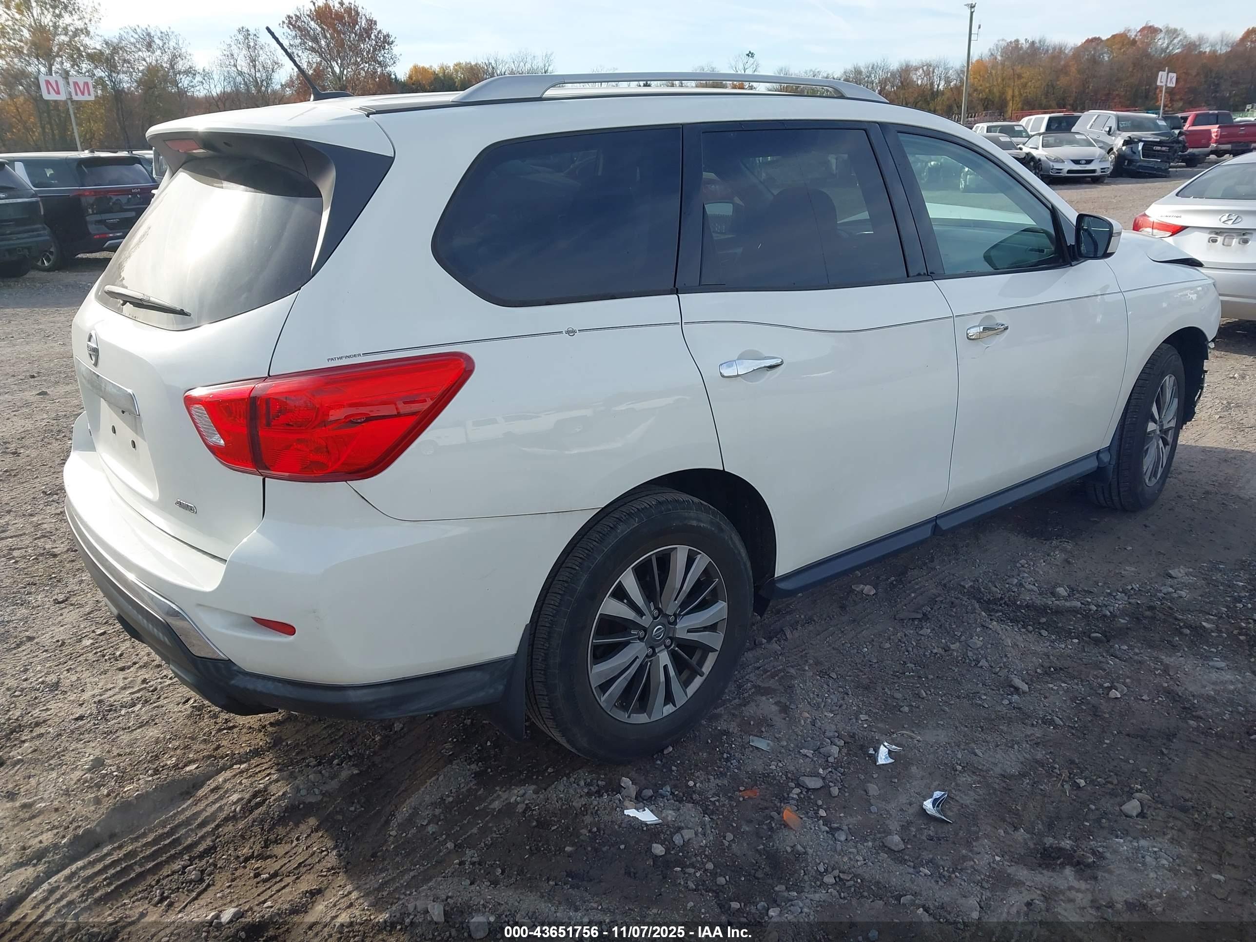 NISSAN PATHFINDER image 4