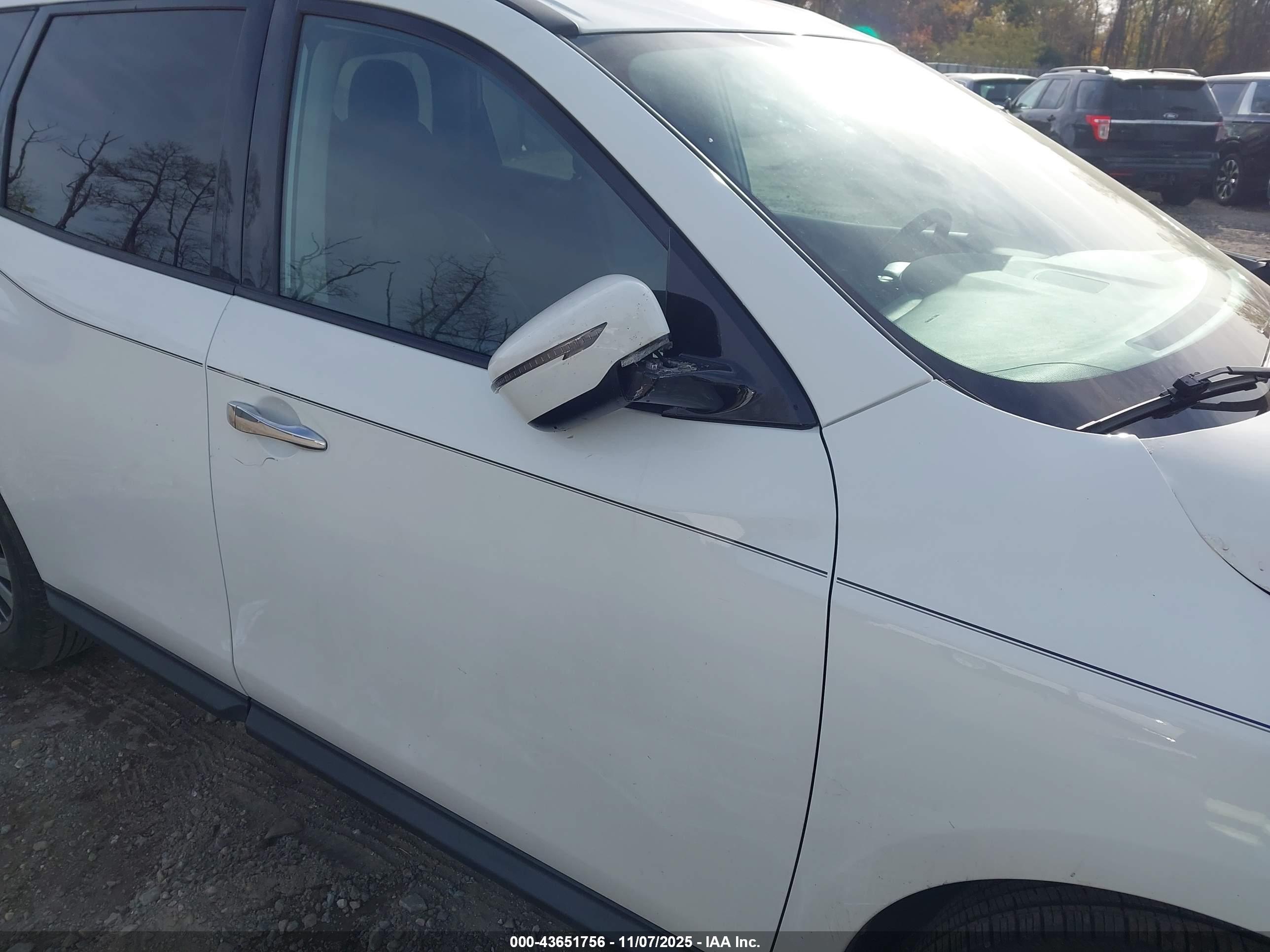NISSAN PATHFINDER image 6