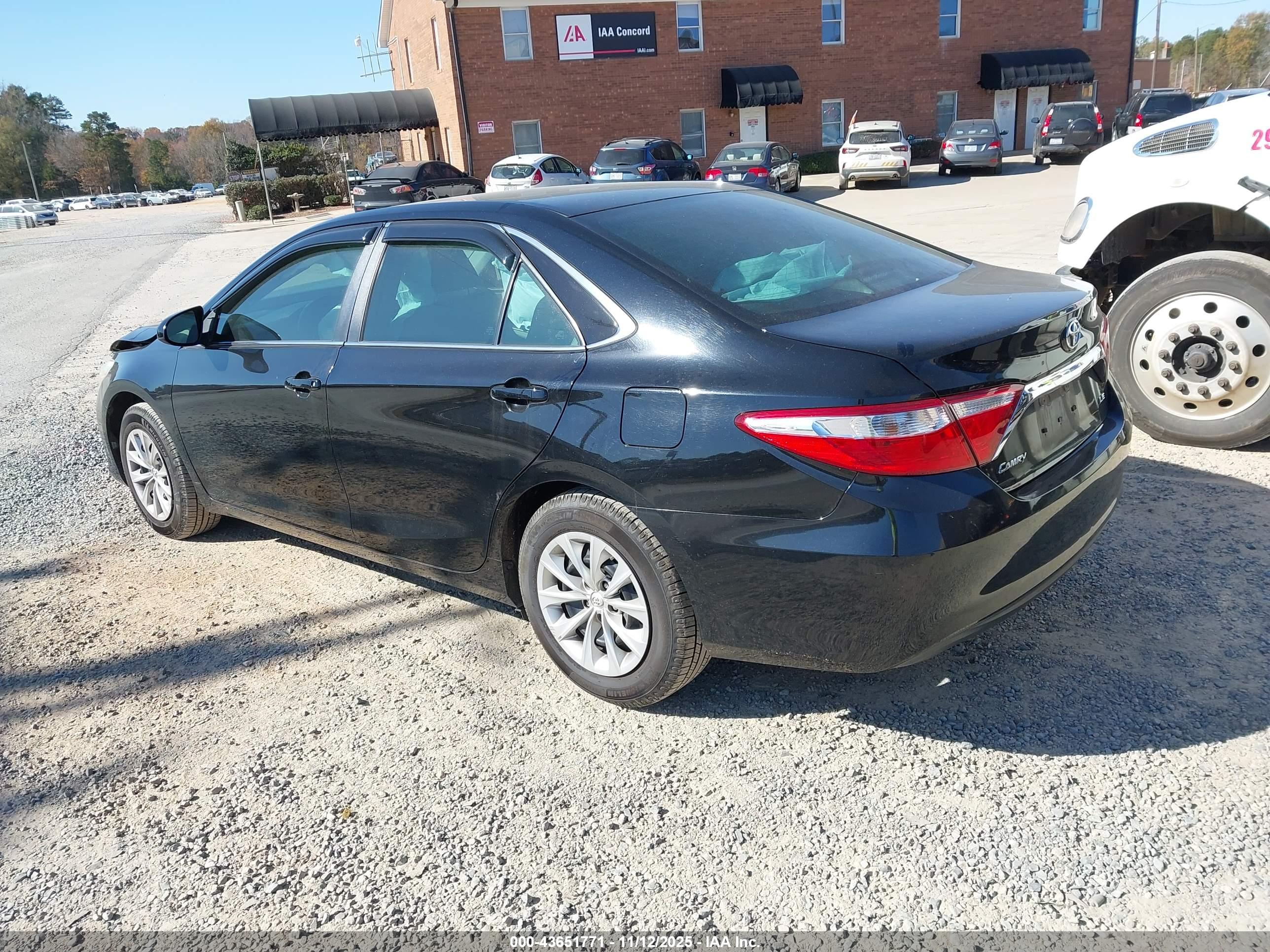 TOYOTA CAMRY image 3