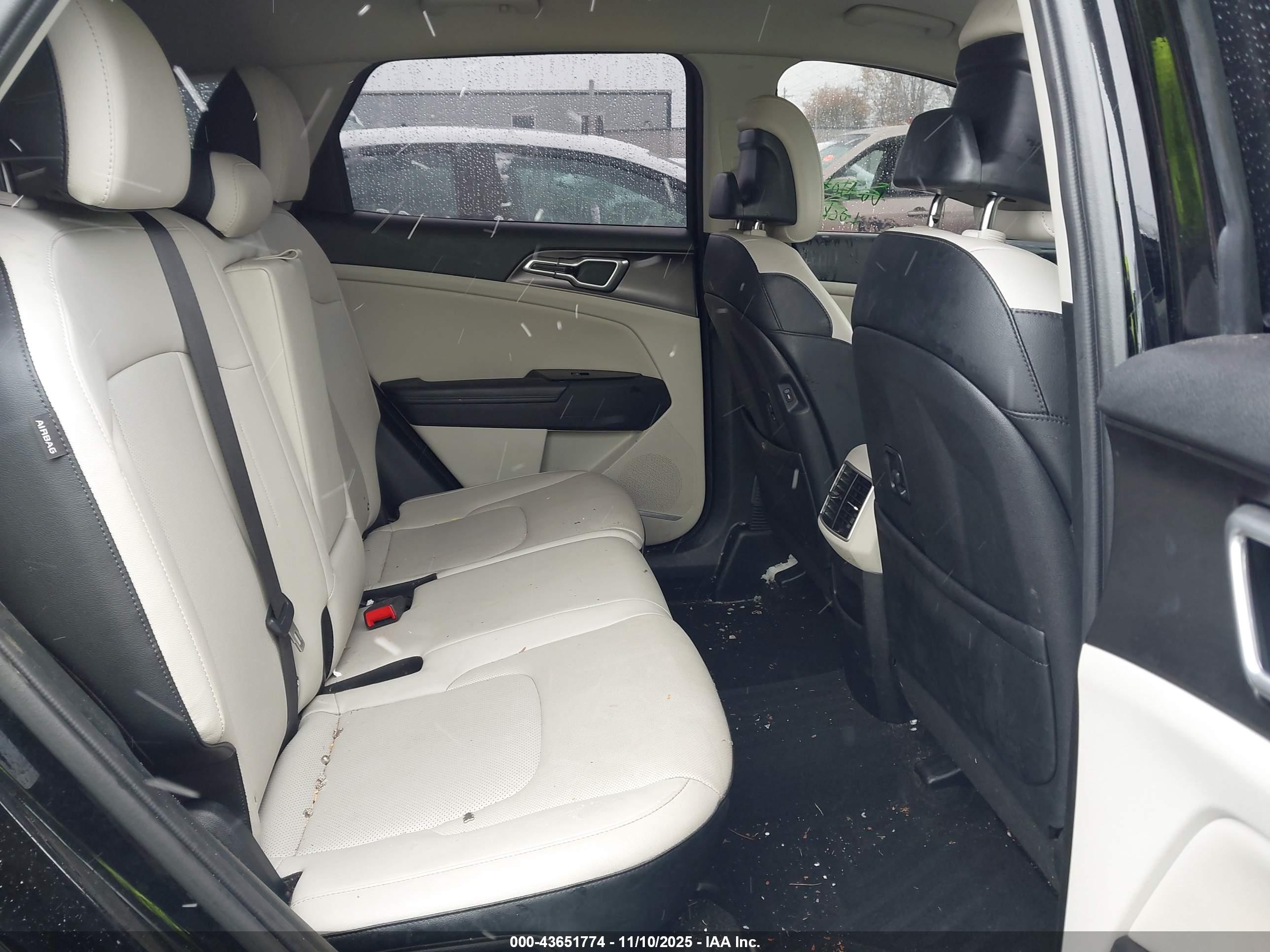 KIA SPORTAGE image 8