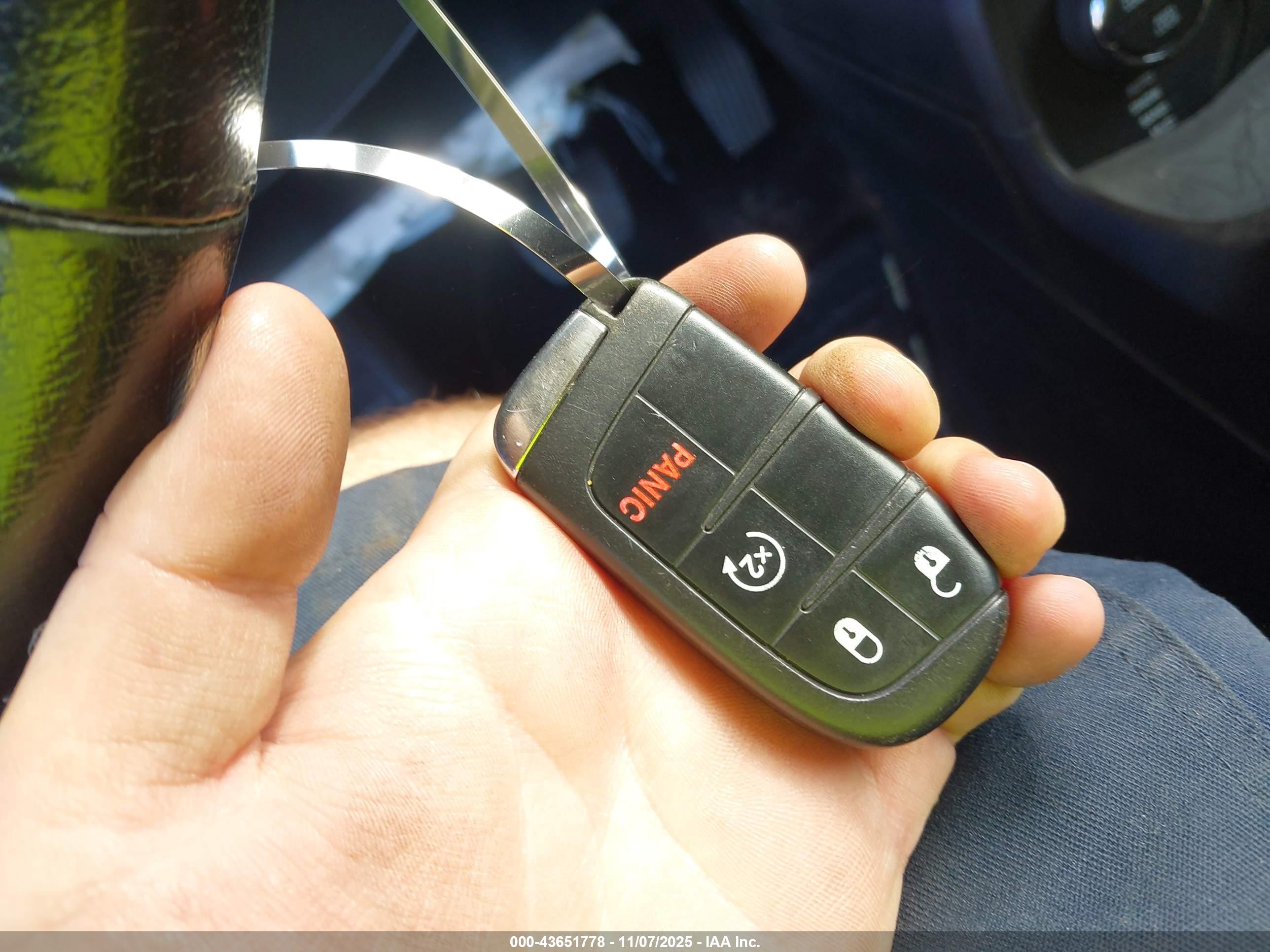 JEEP RENEGADE image 11