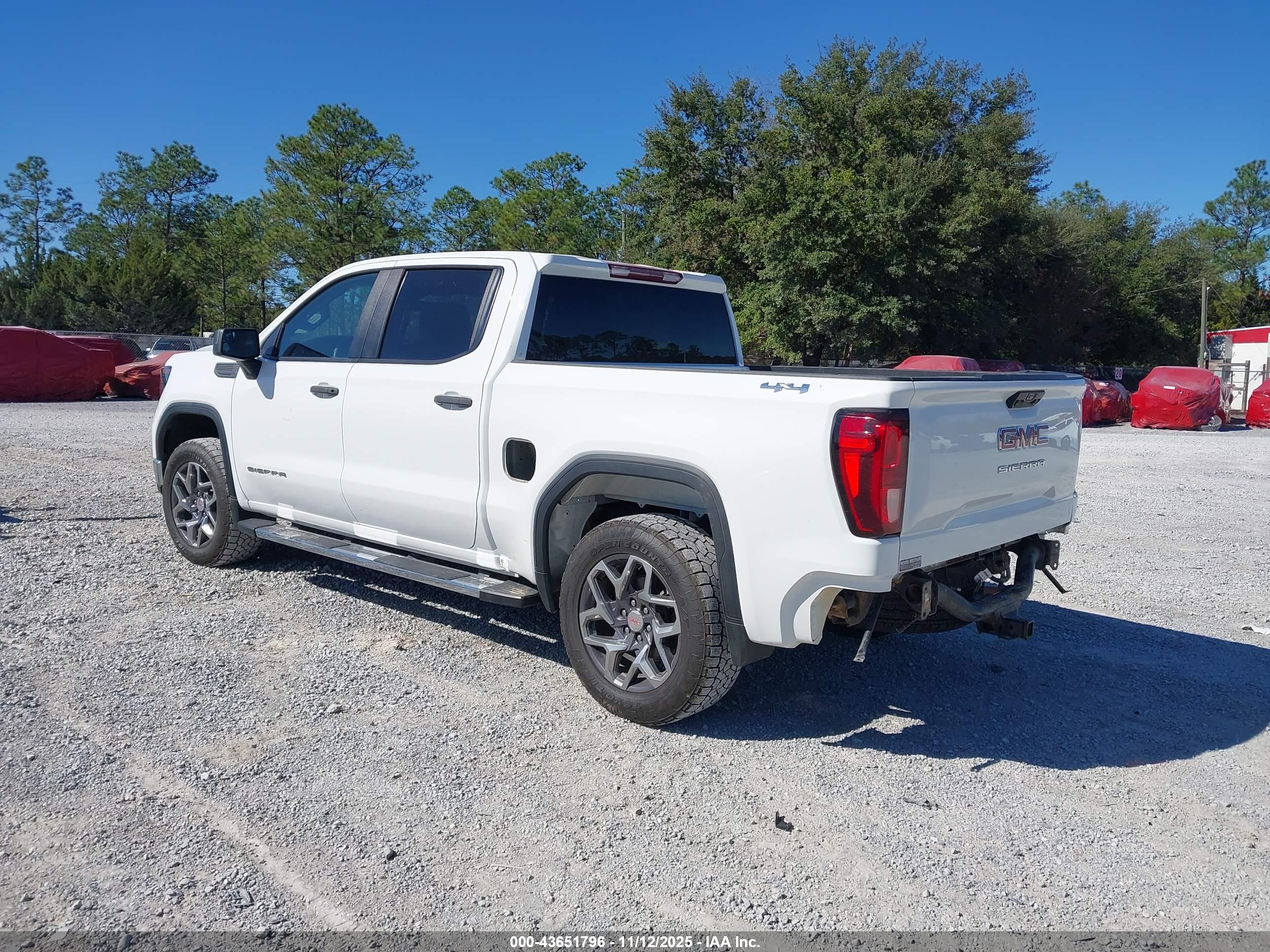 GMC SIERRA image 3