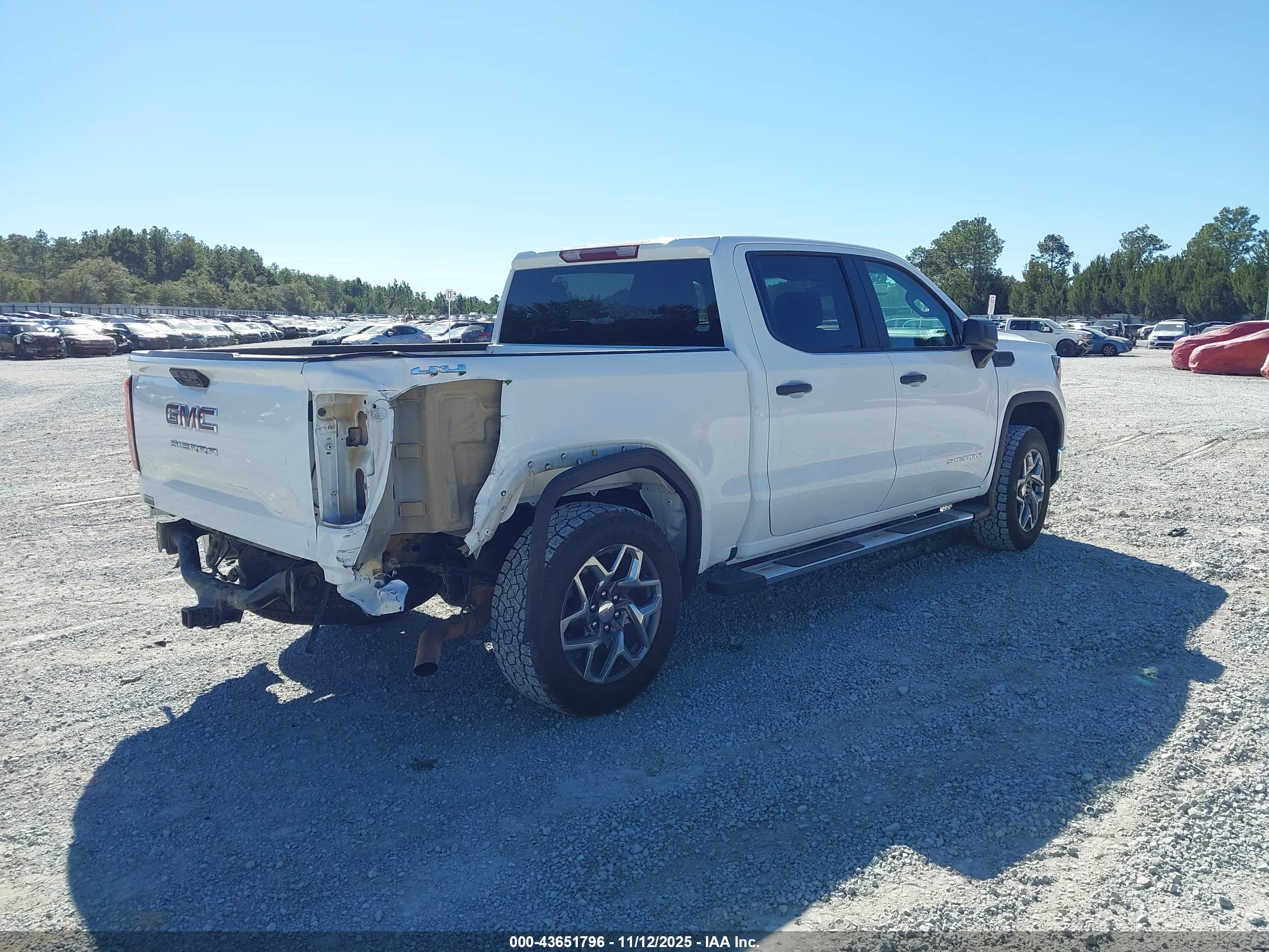 GMC SIERRA image 4
