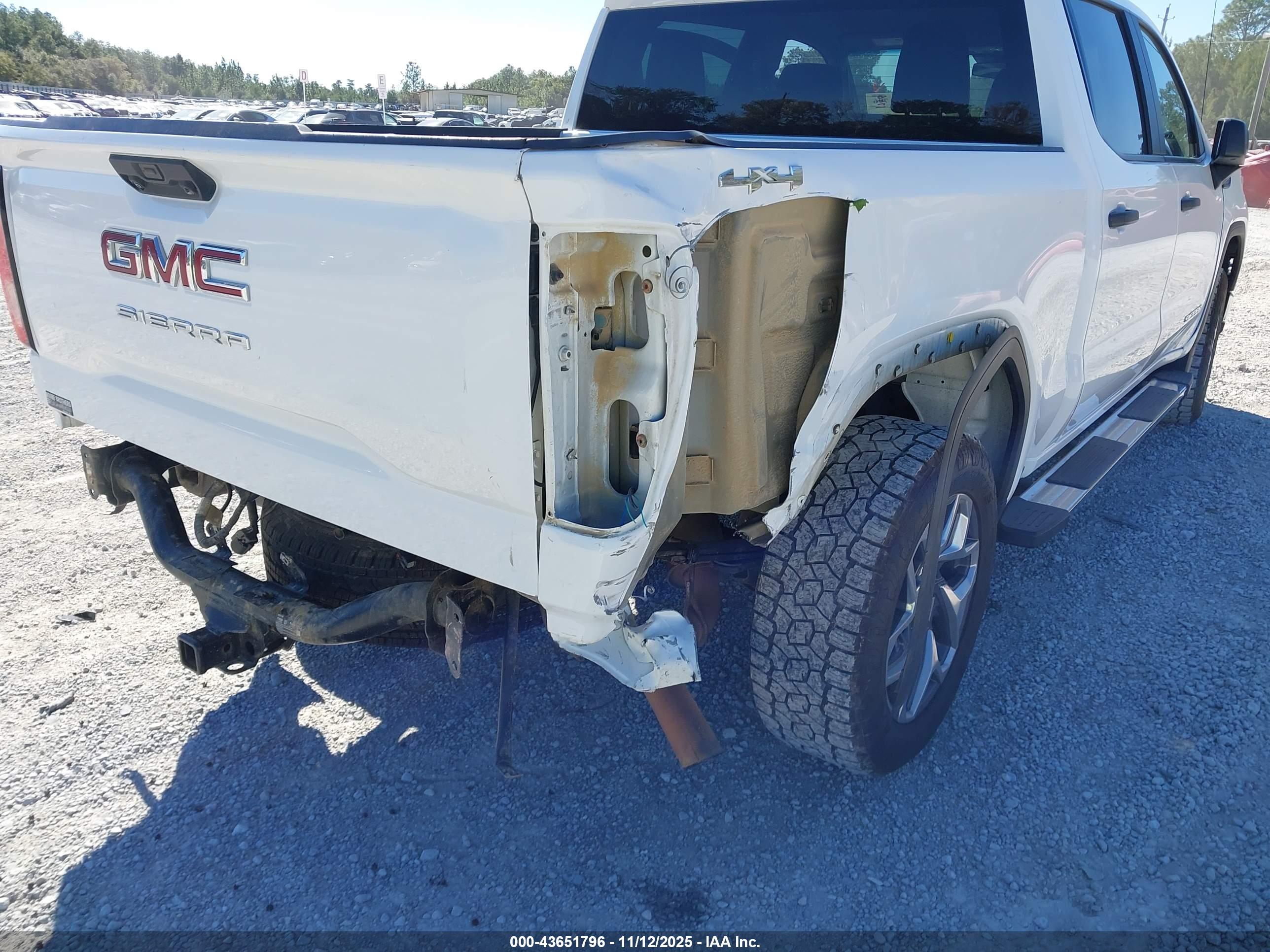 GMC SIERRA image 6