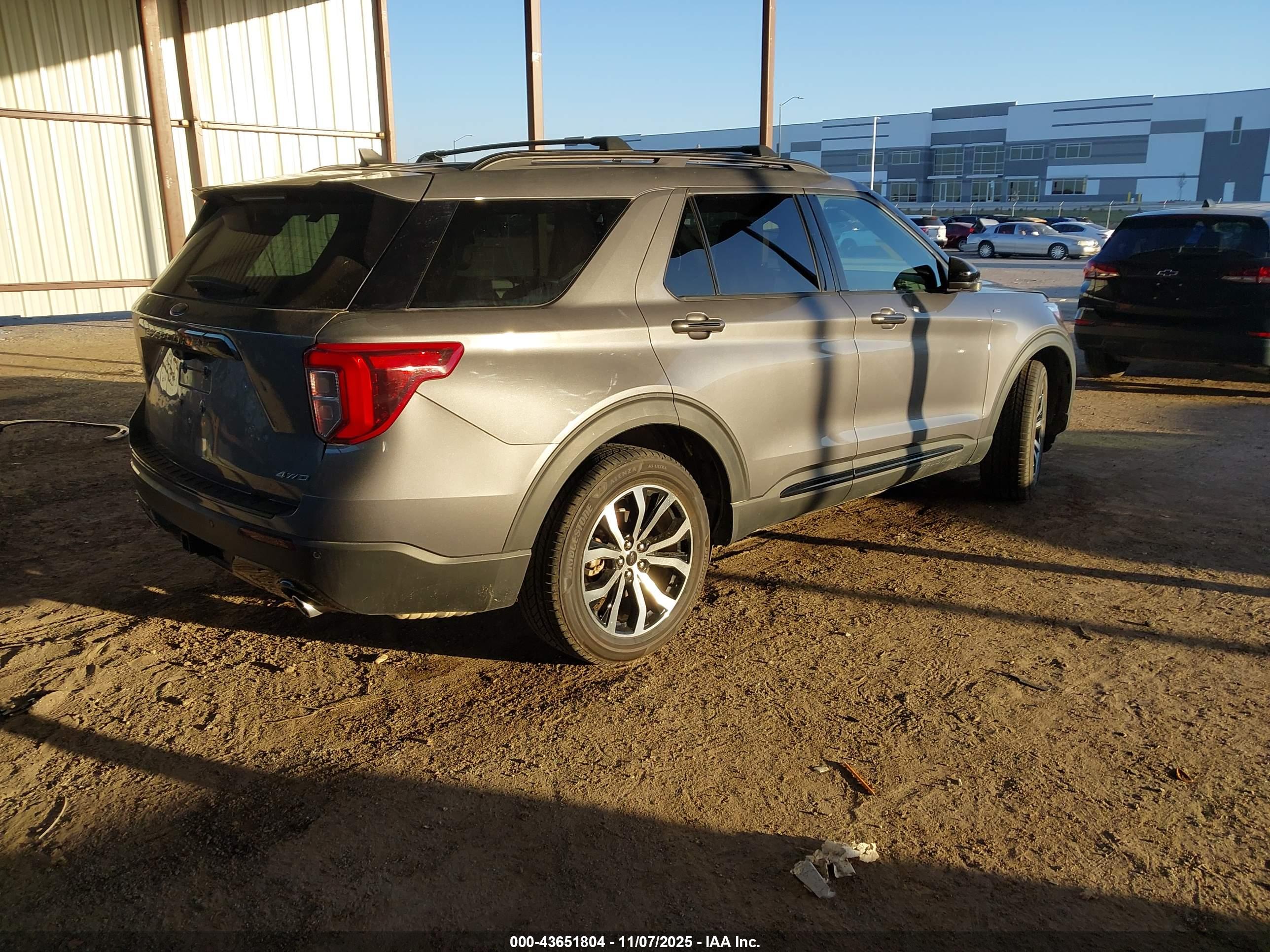 FORD EXPLORER image 4