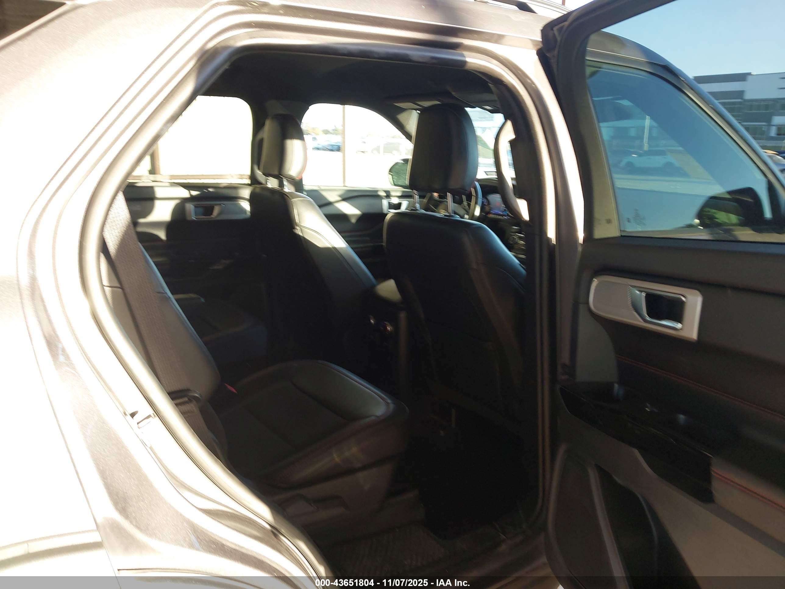 FORD EXPLORER image 8