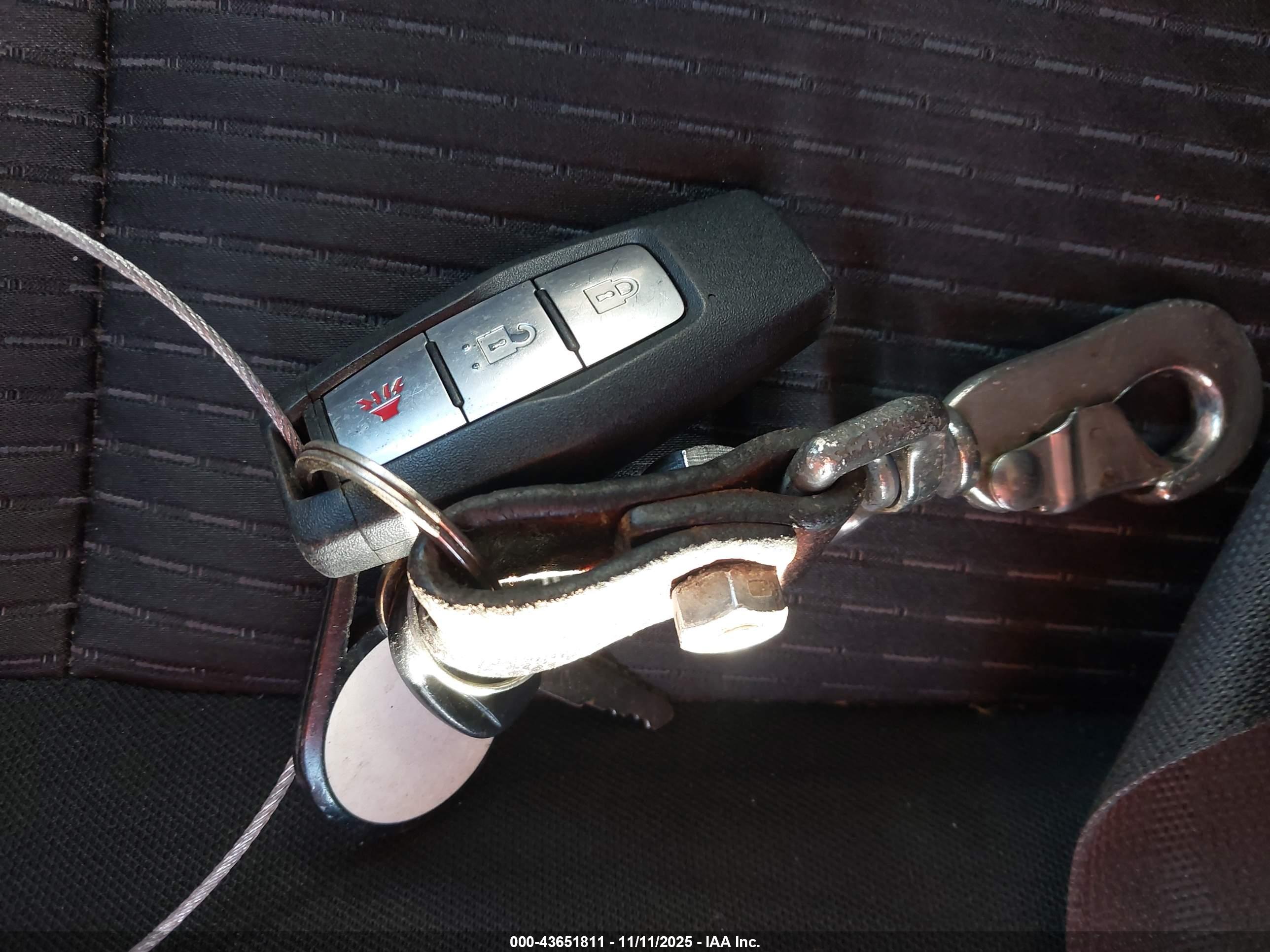 MITSUBISHI OUTLANDER image 11