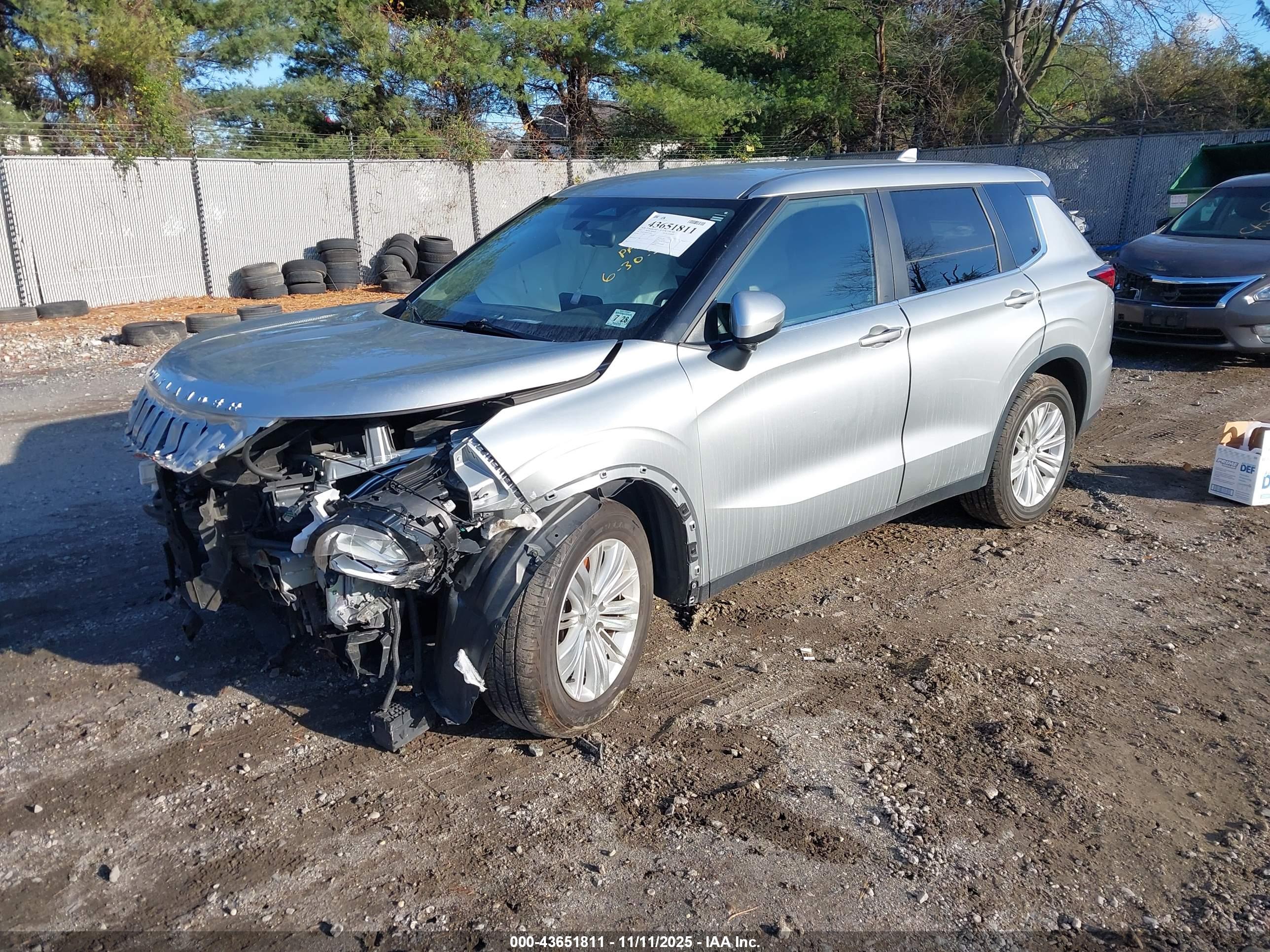 MITSUBISHI OUTLANDER image 2