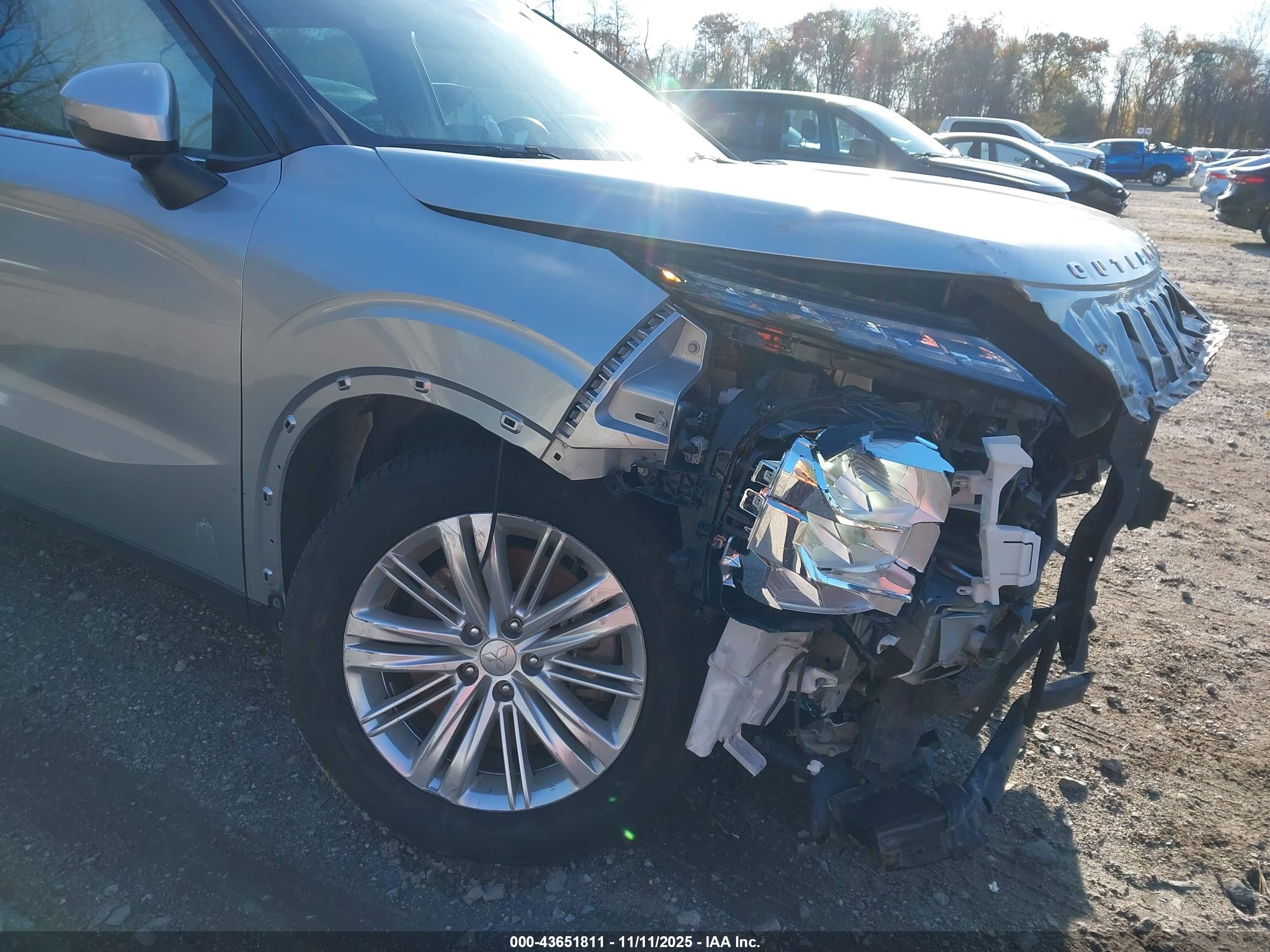 MITSUBISHI OUTLANDER image 6