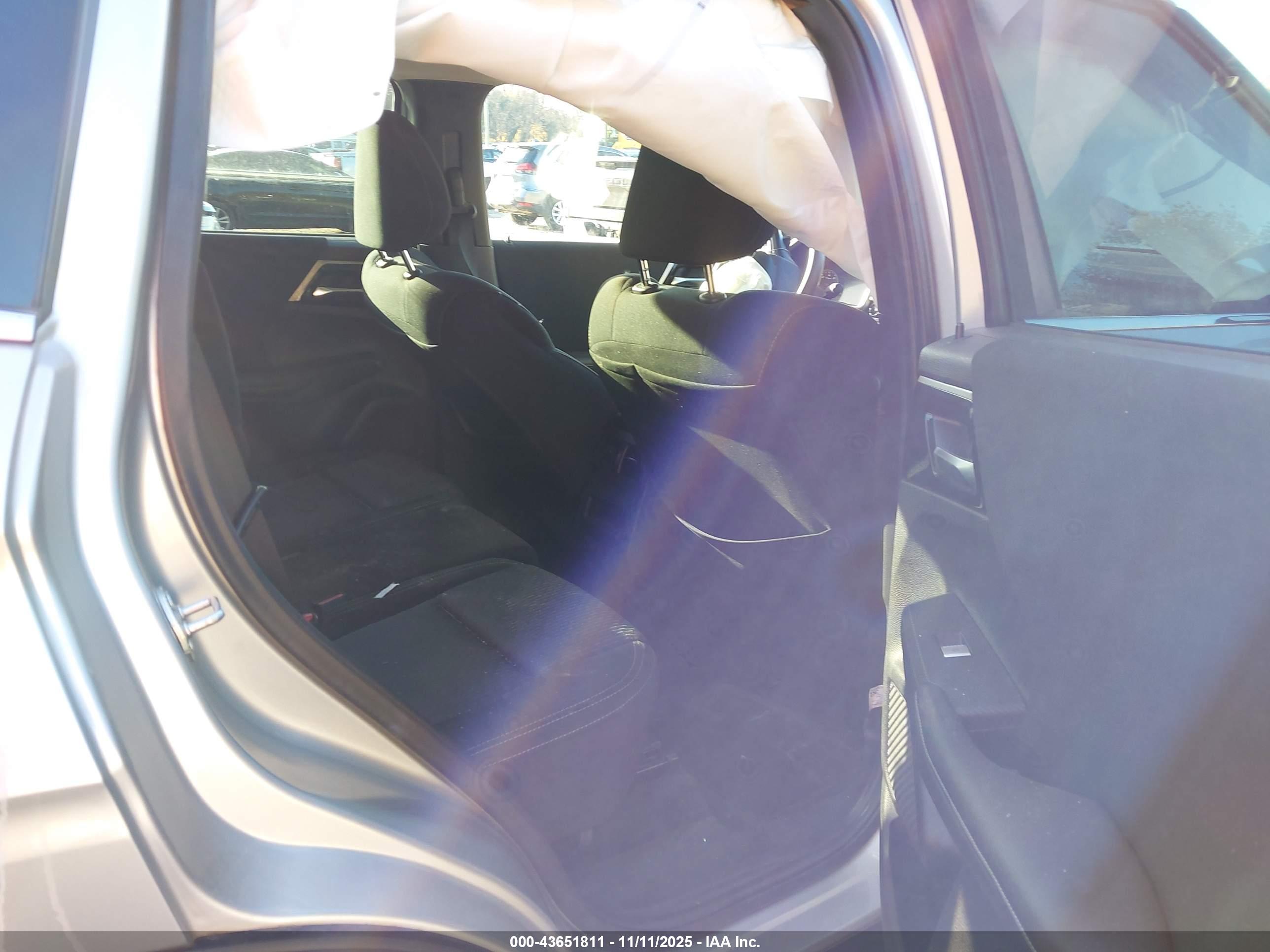 MITSUBISHI OUTLANDER image 8