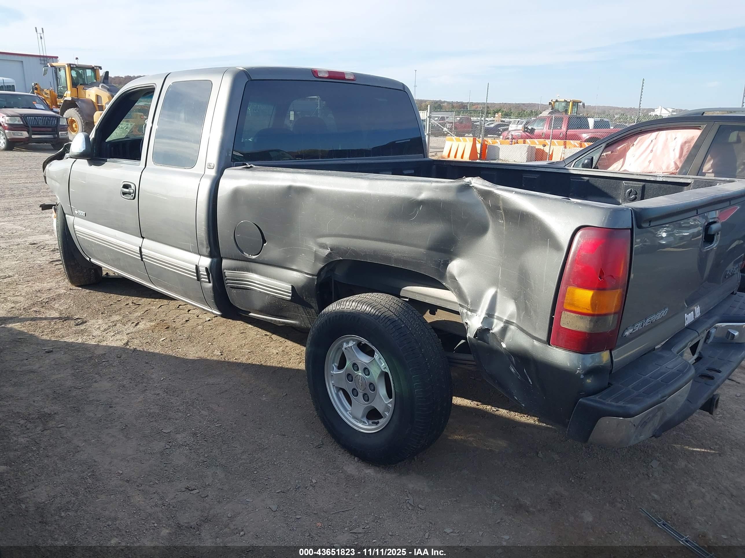 CHEVROLET SILVERADO image 3