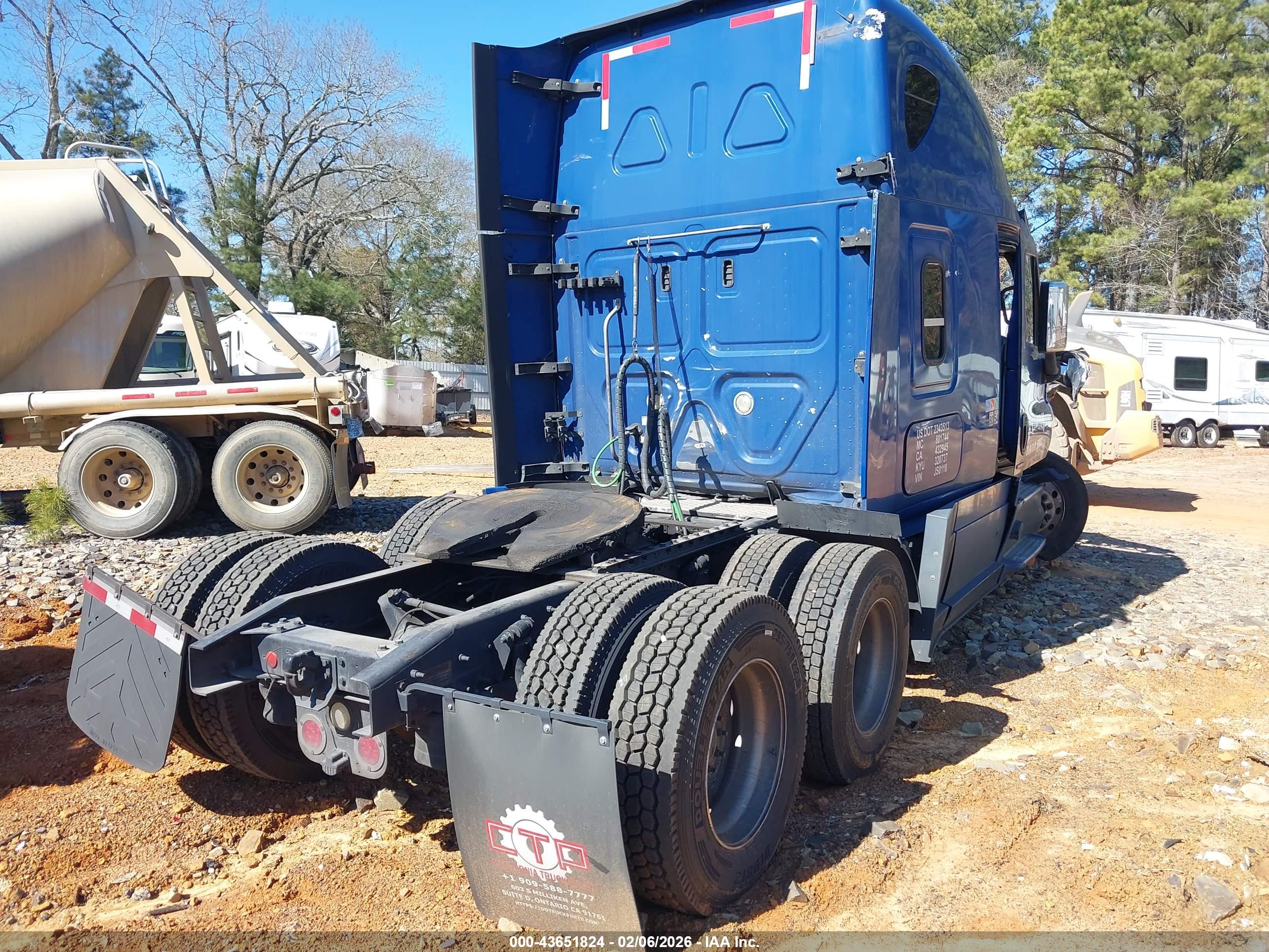 FREIGHTLINER CASCADIA image 4