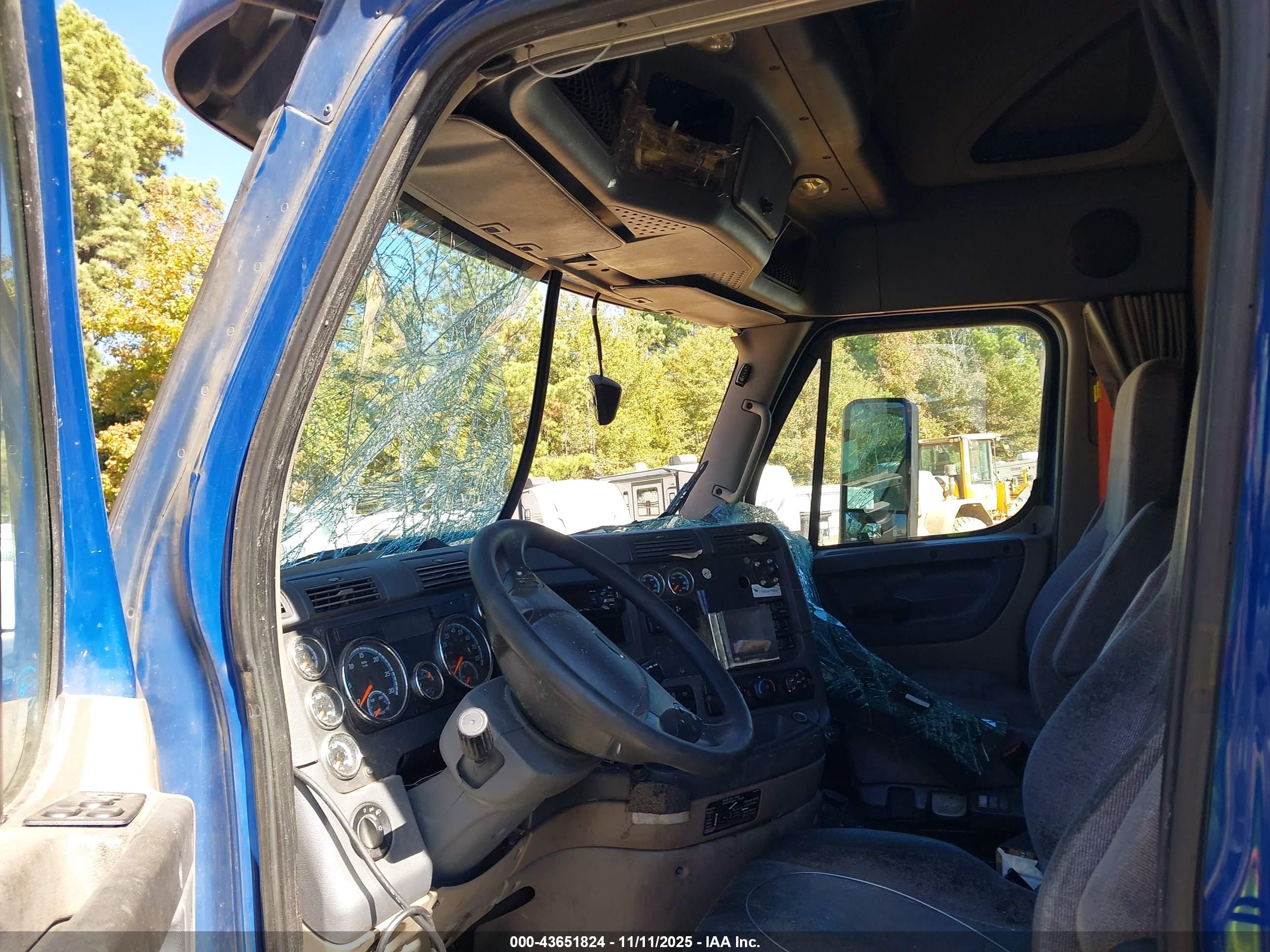 FREIGHTLINER CASCADIA image 8