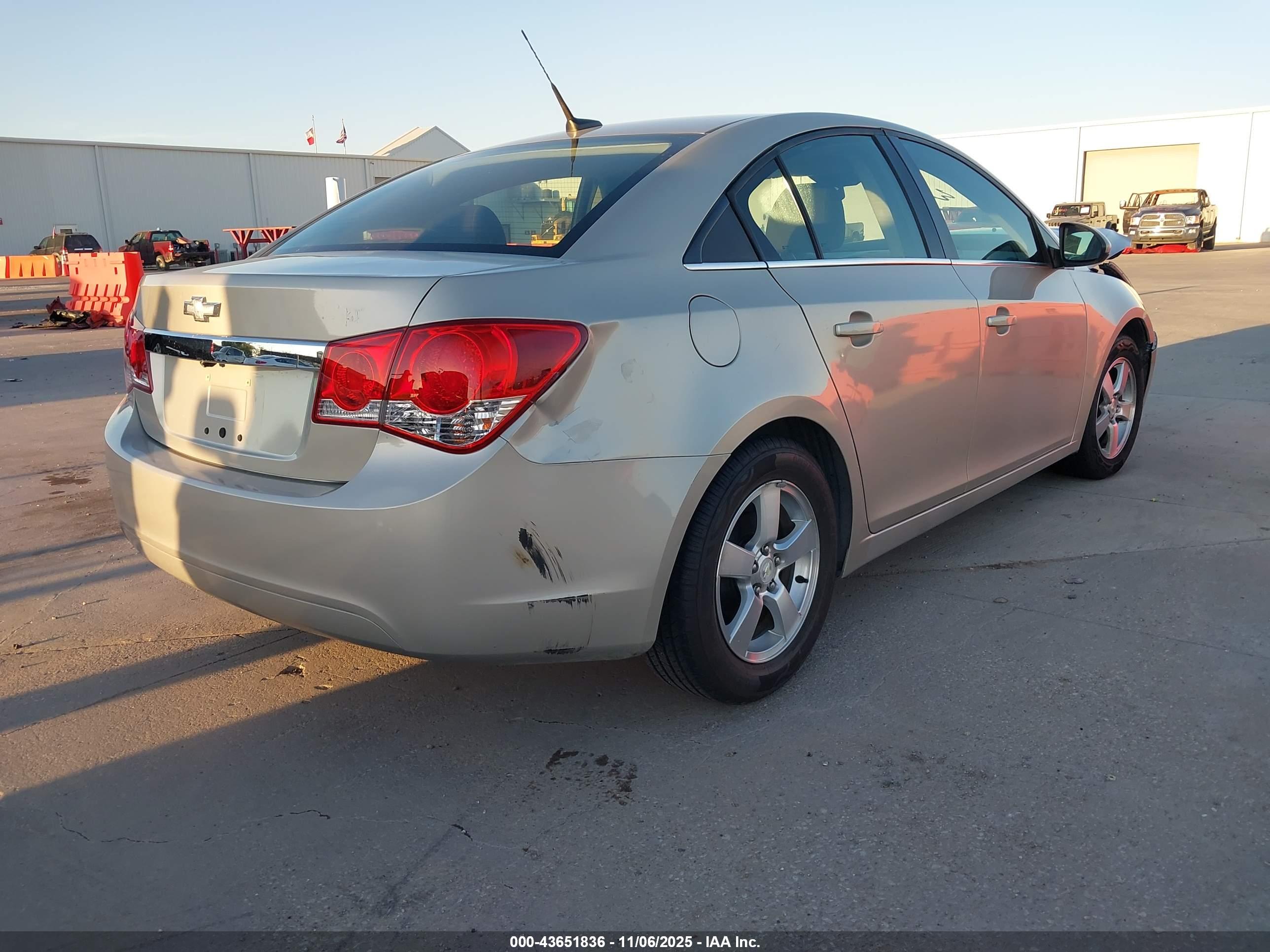 CHEVROLET CRUZE image 4