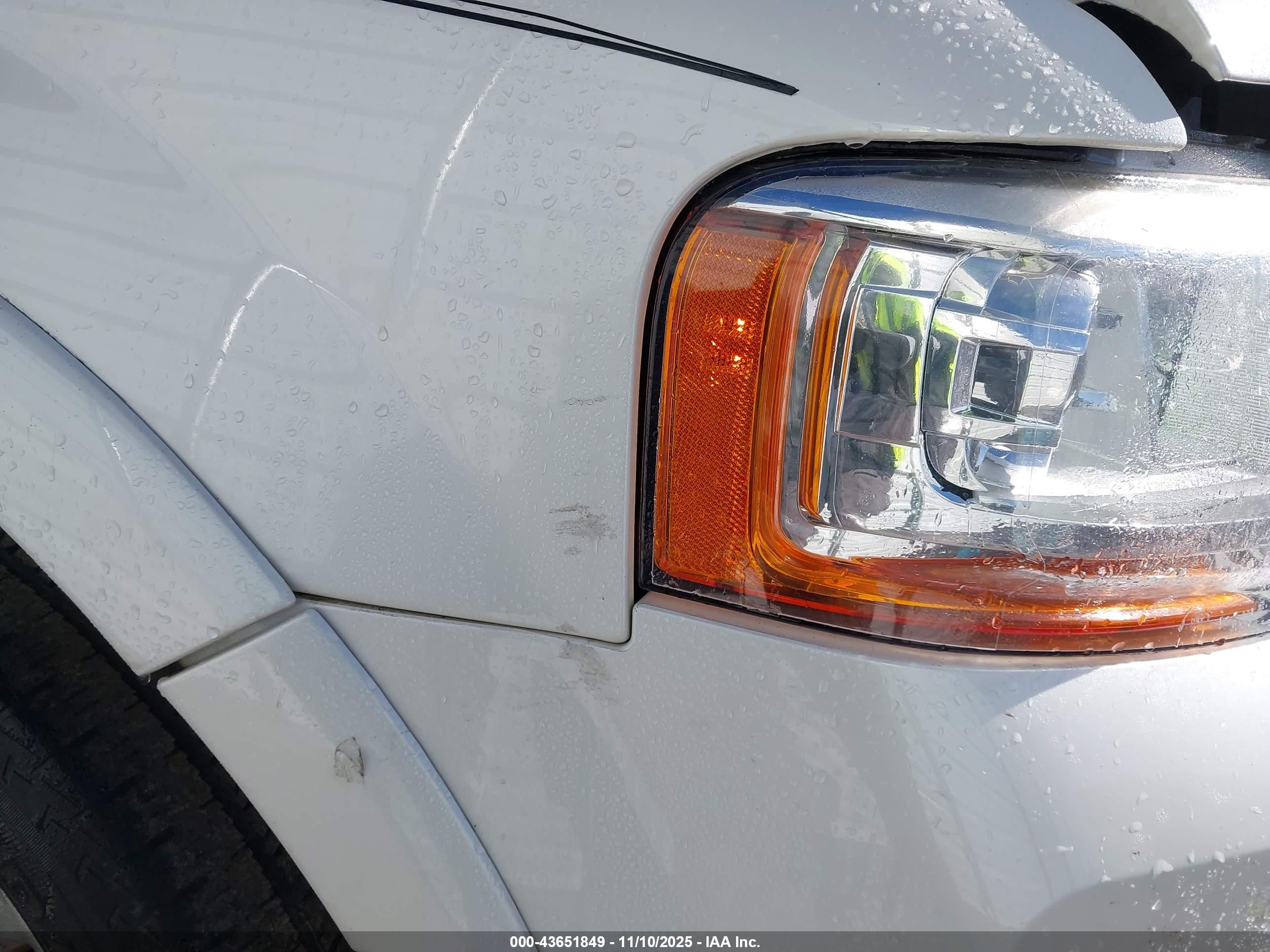 FORD EXPEDITION image 6