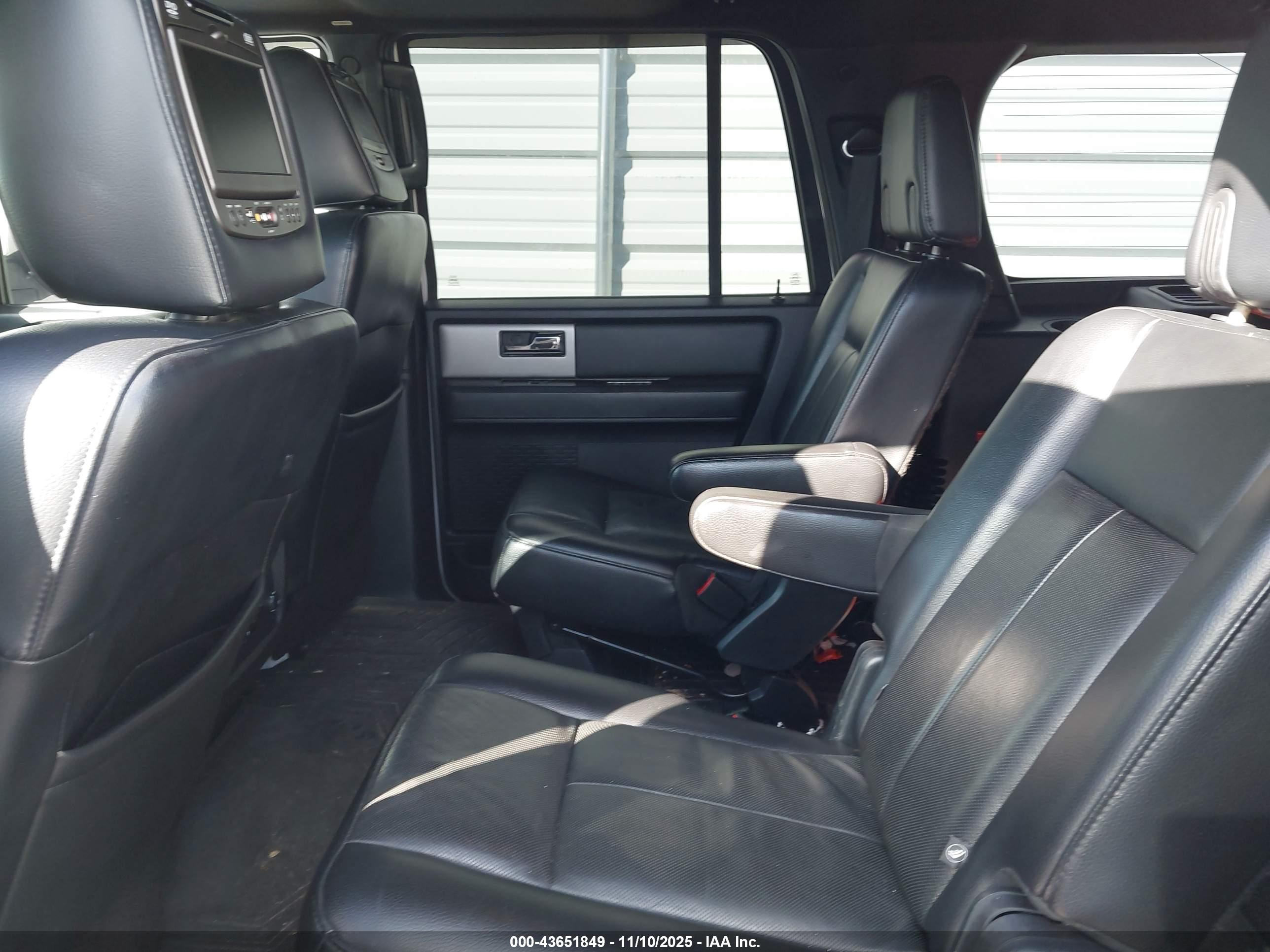 FORD EXPEDITION image 8