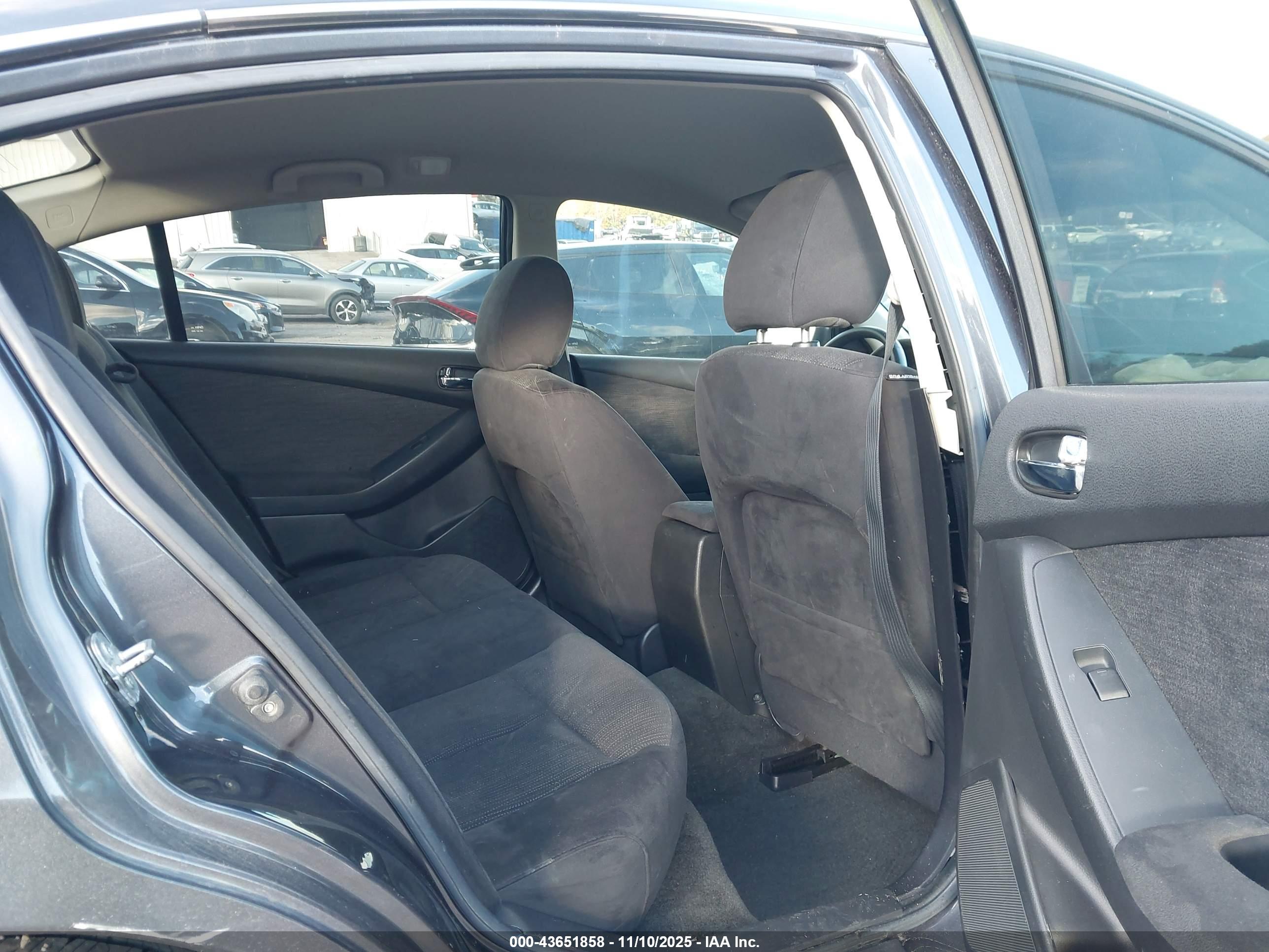 NISSAN ALTIMA image 8