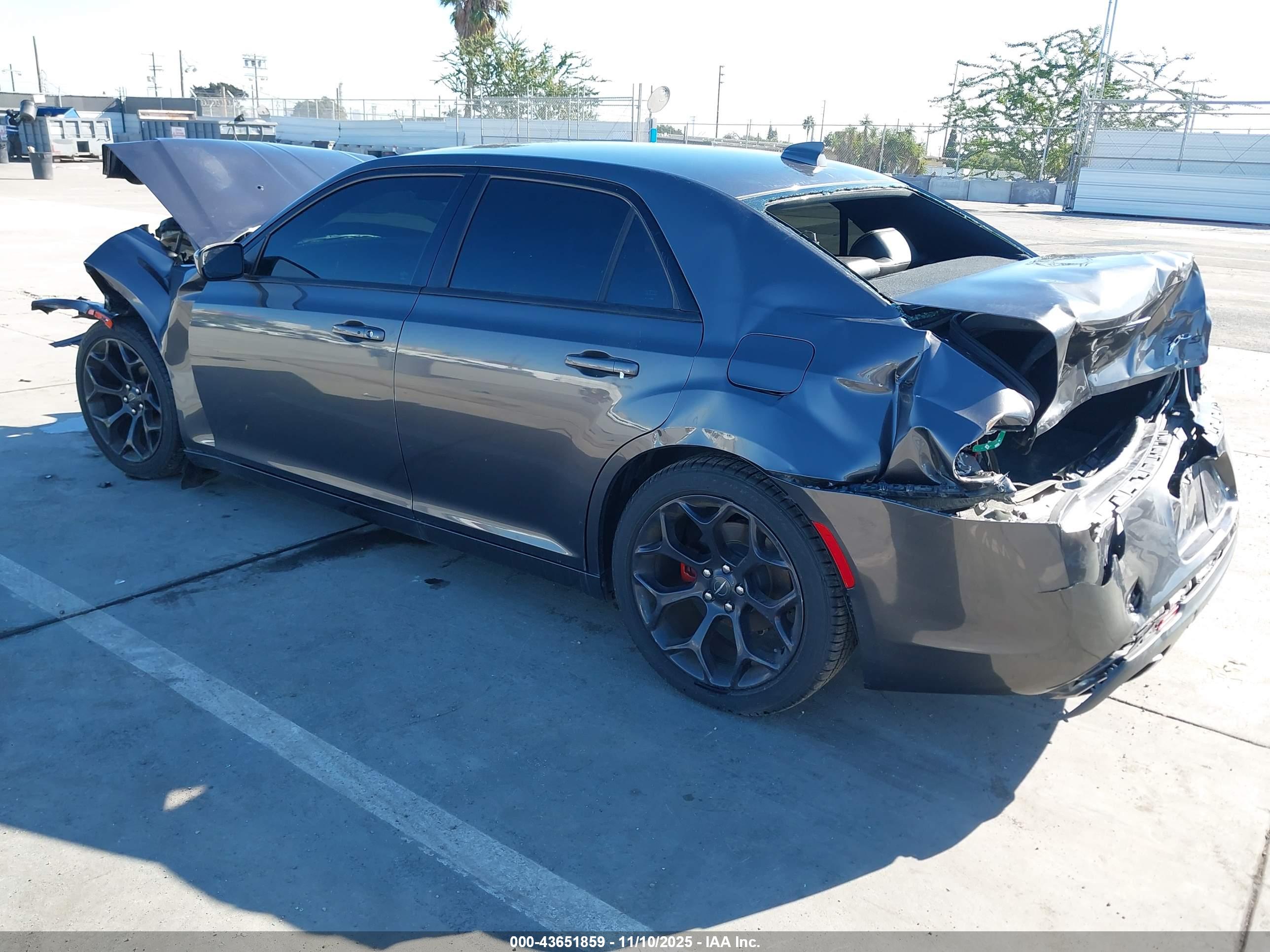 CHRYSLER 300 image 3