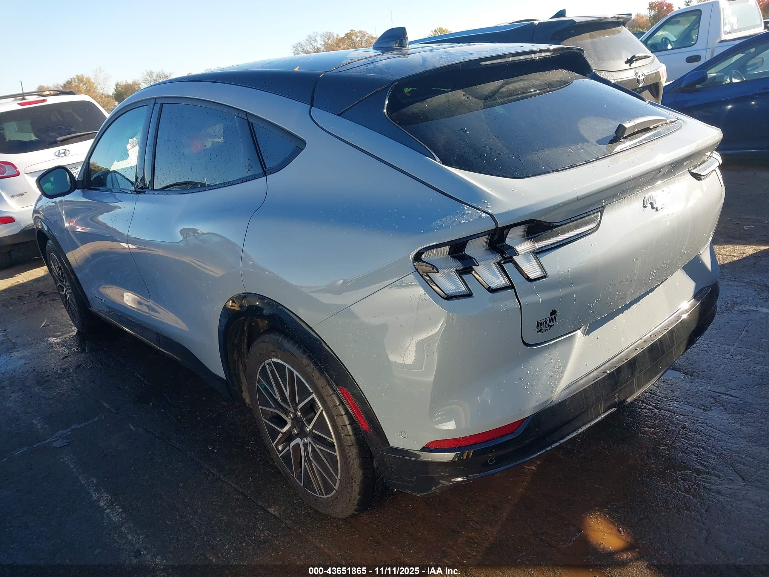 FORD MUSTANG image 3