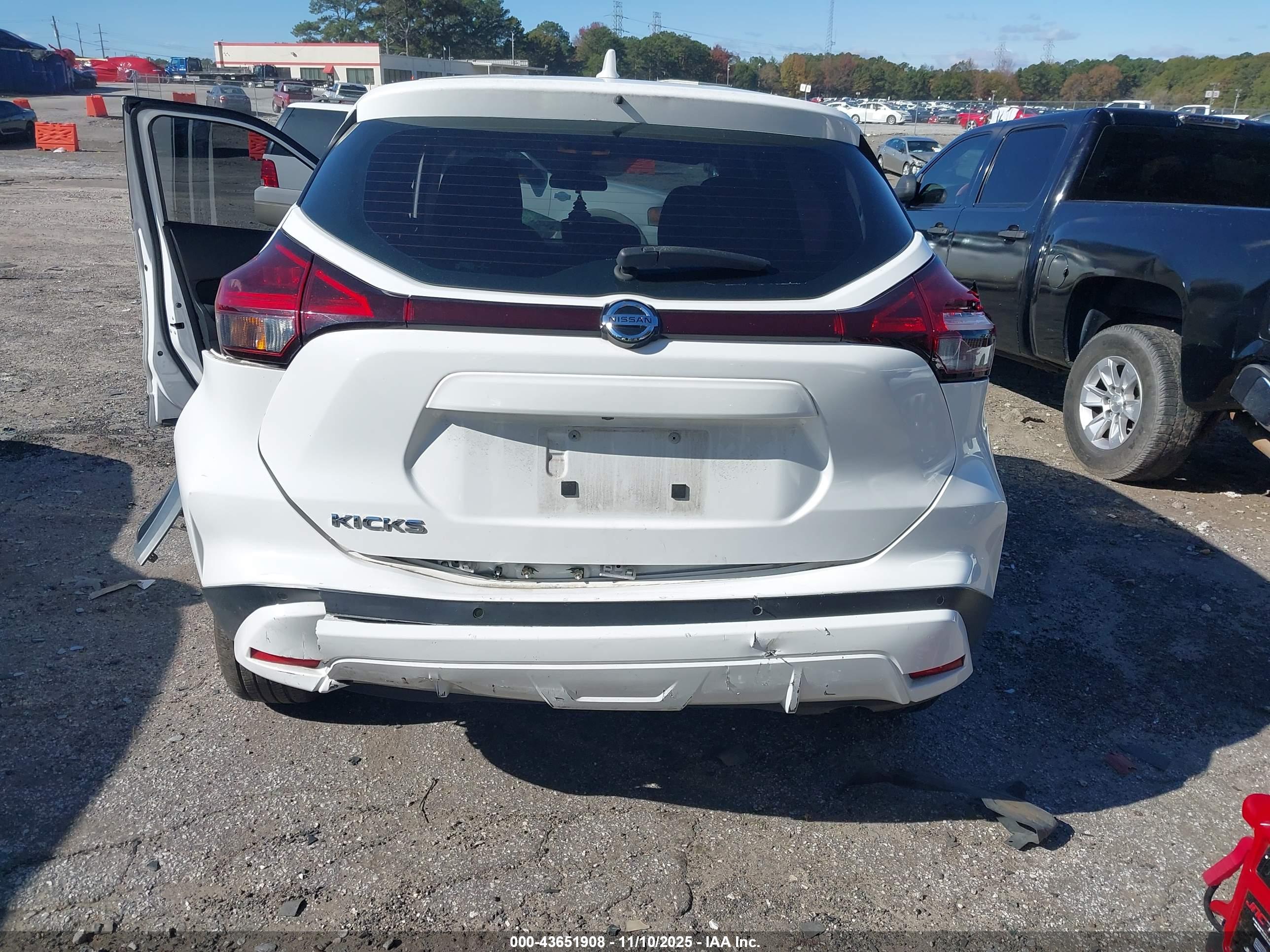 NISSAN KICKS image 6