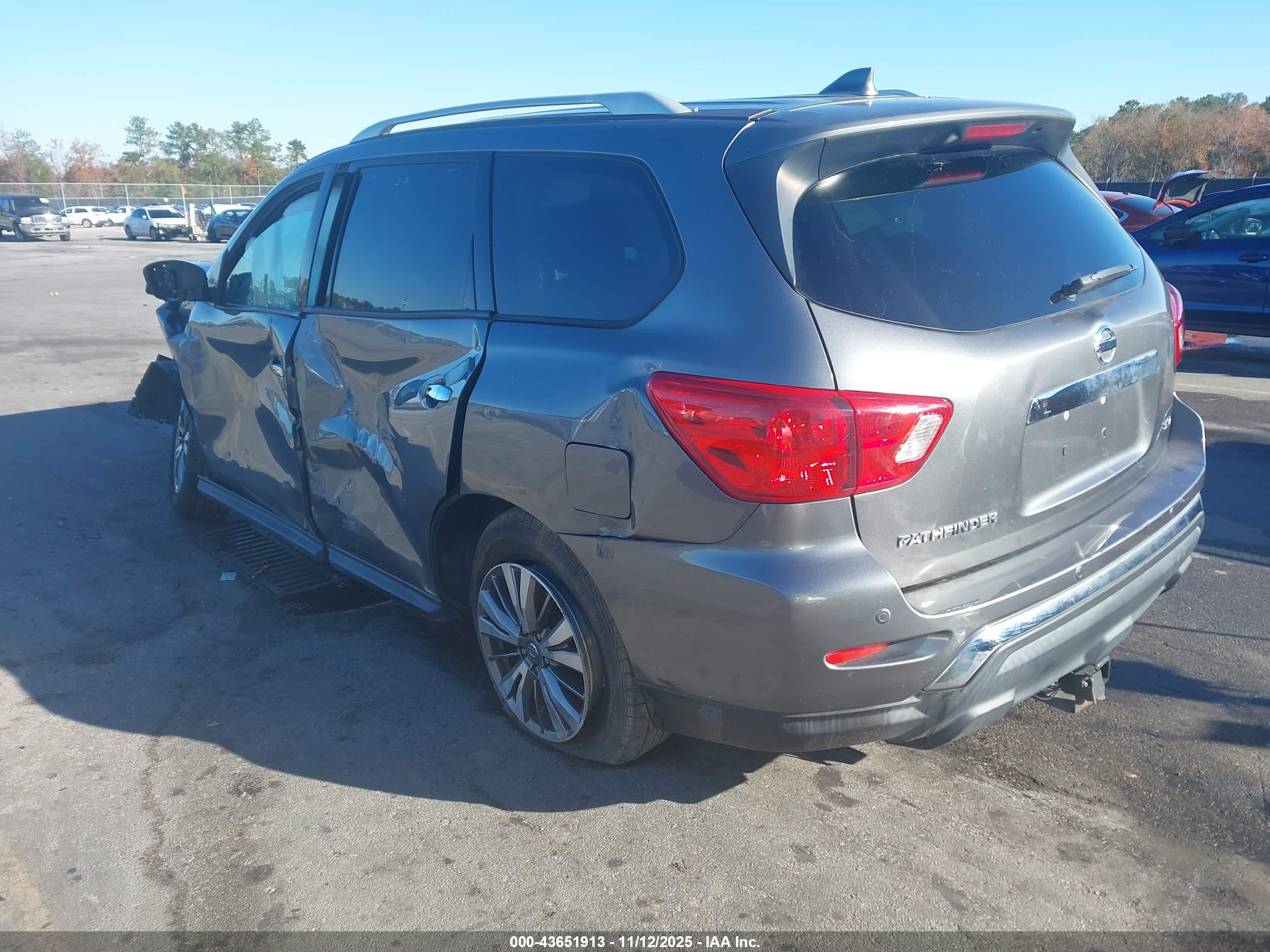 NISSAN PATHFINDER image 3