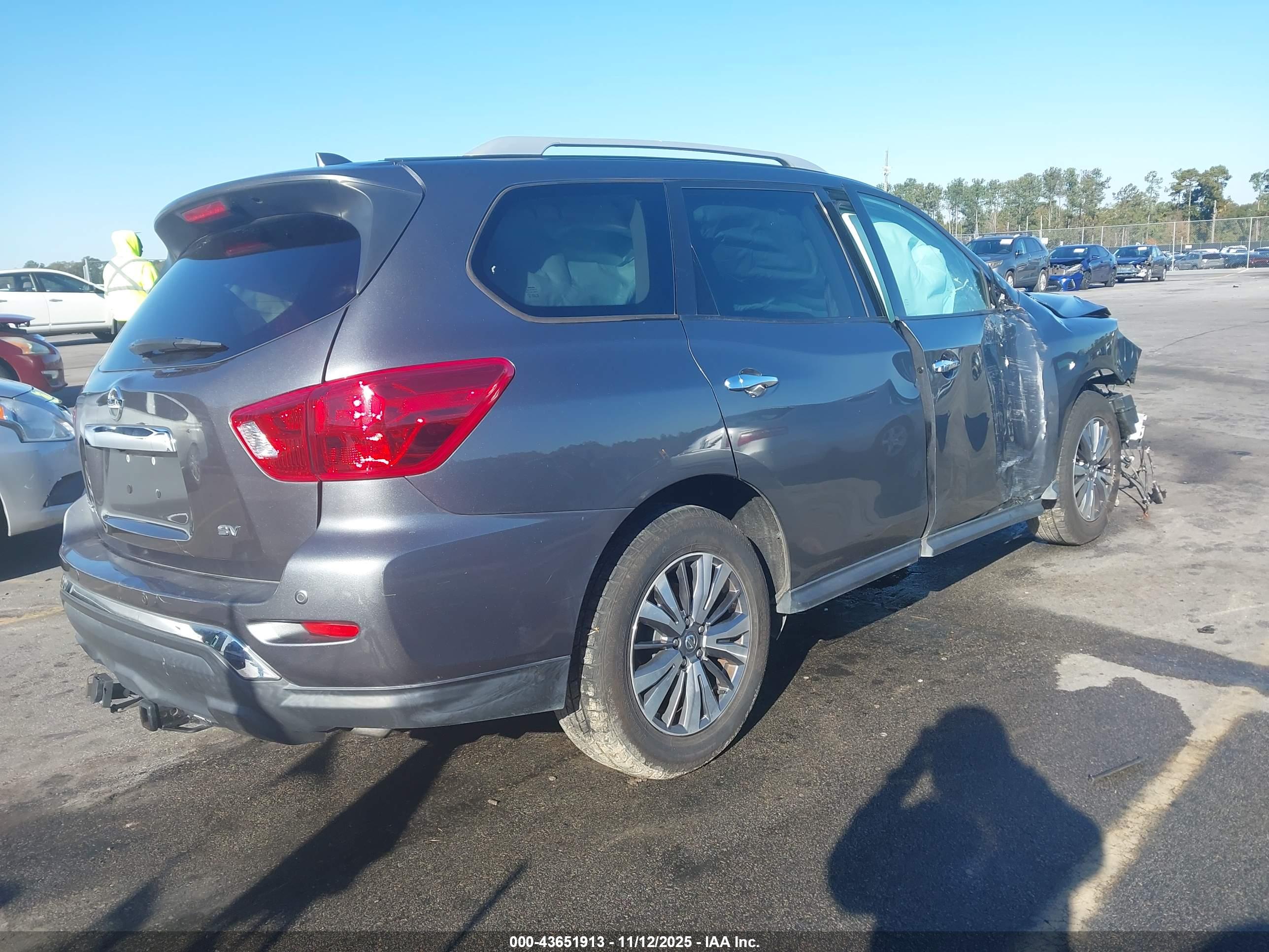 NISSAN PATHFINDER image 4