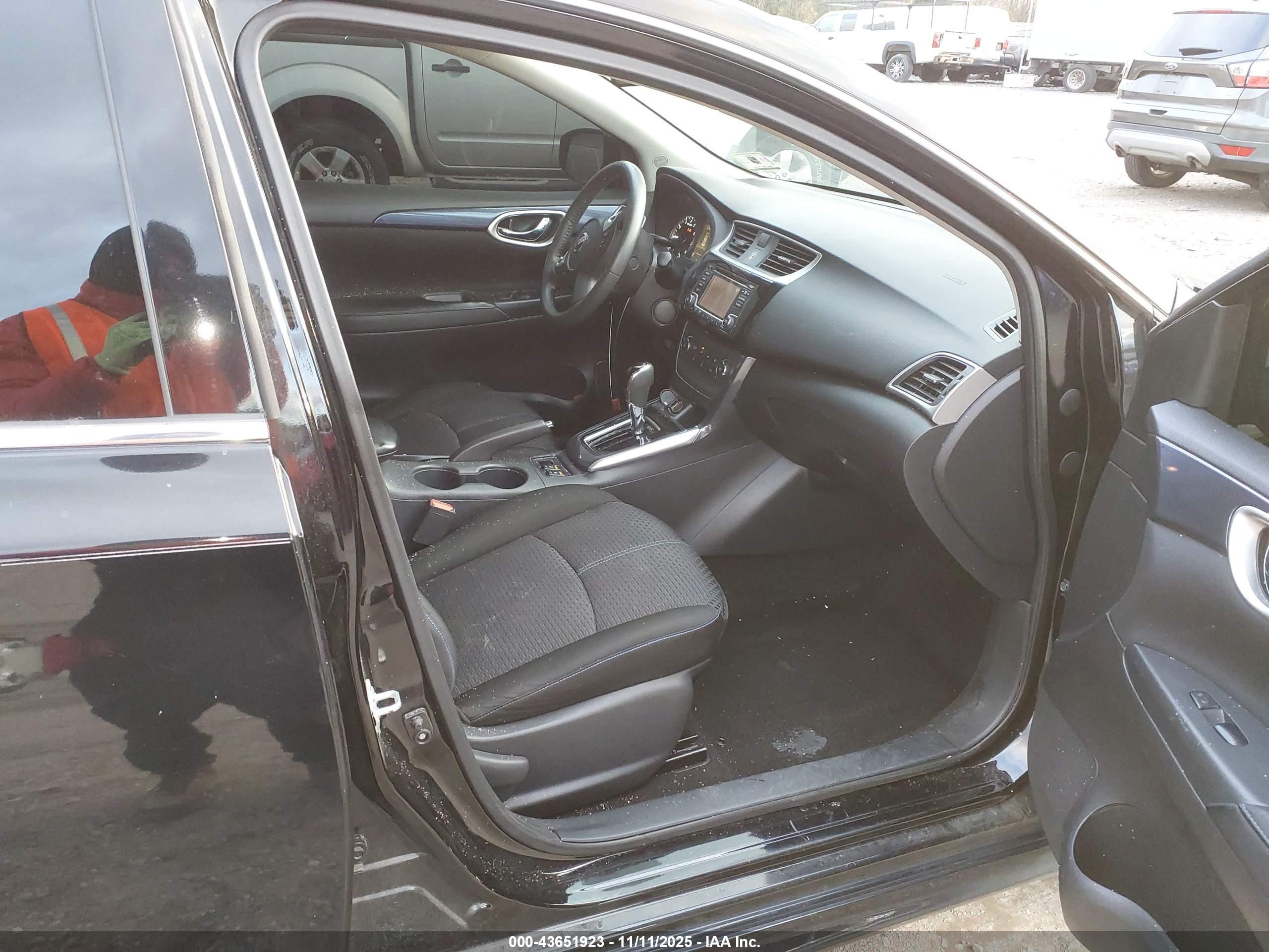 NISSAN SENTRA image 5