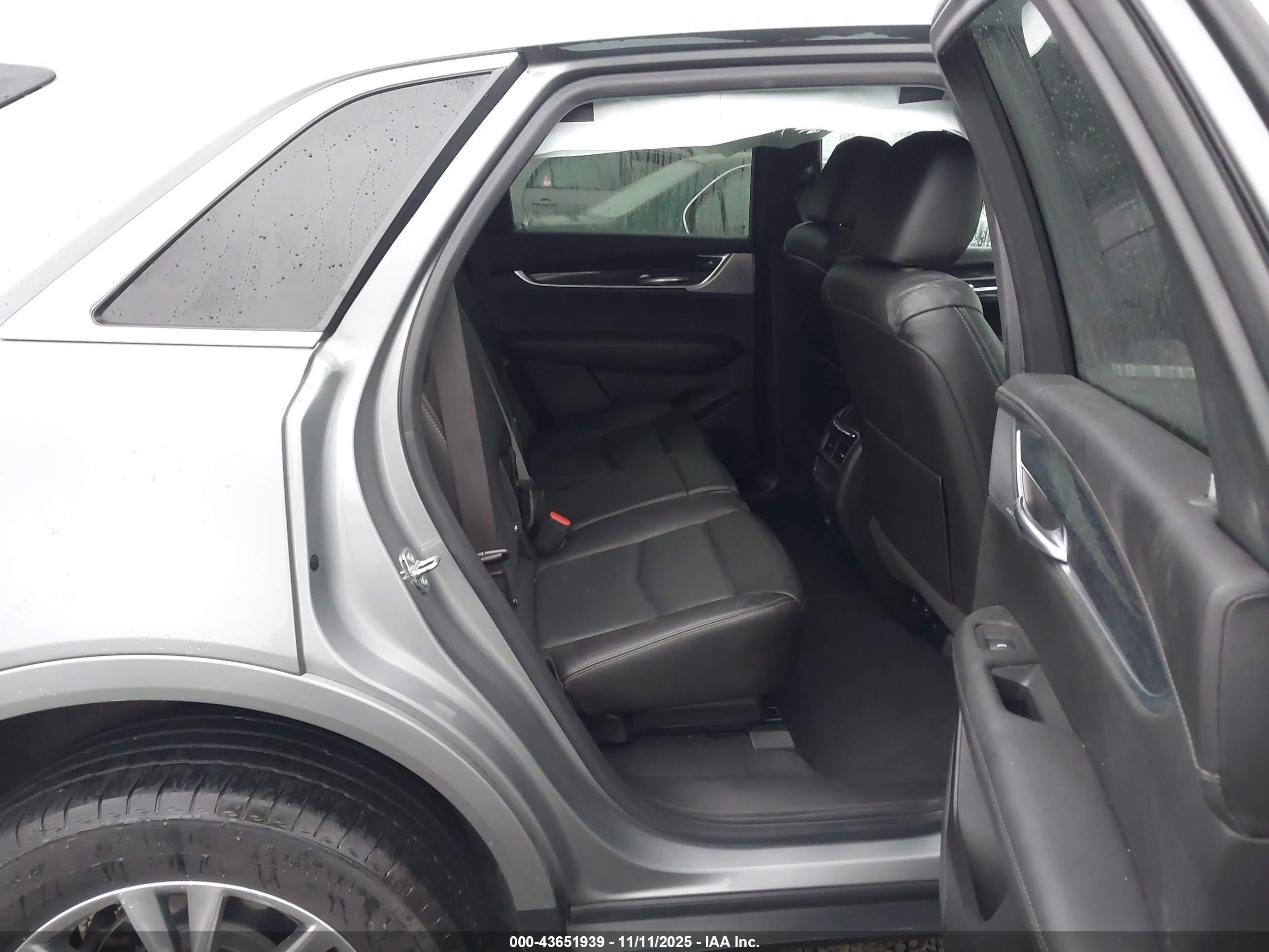 CADILLAC XT5 image 8