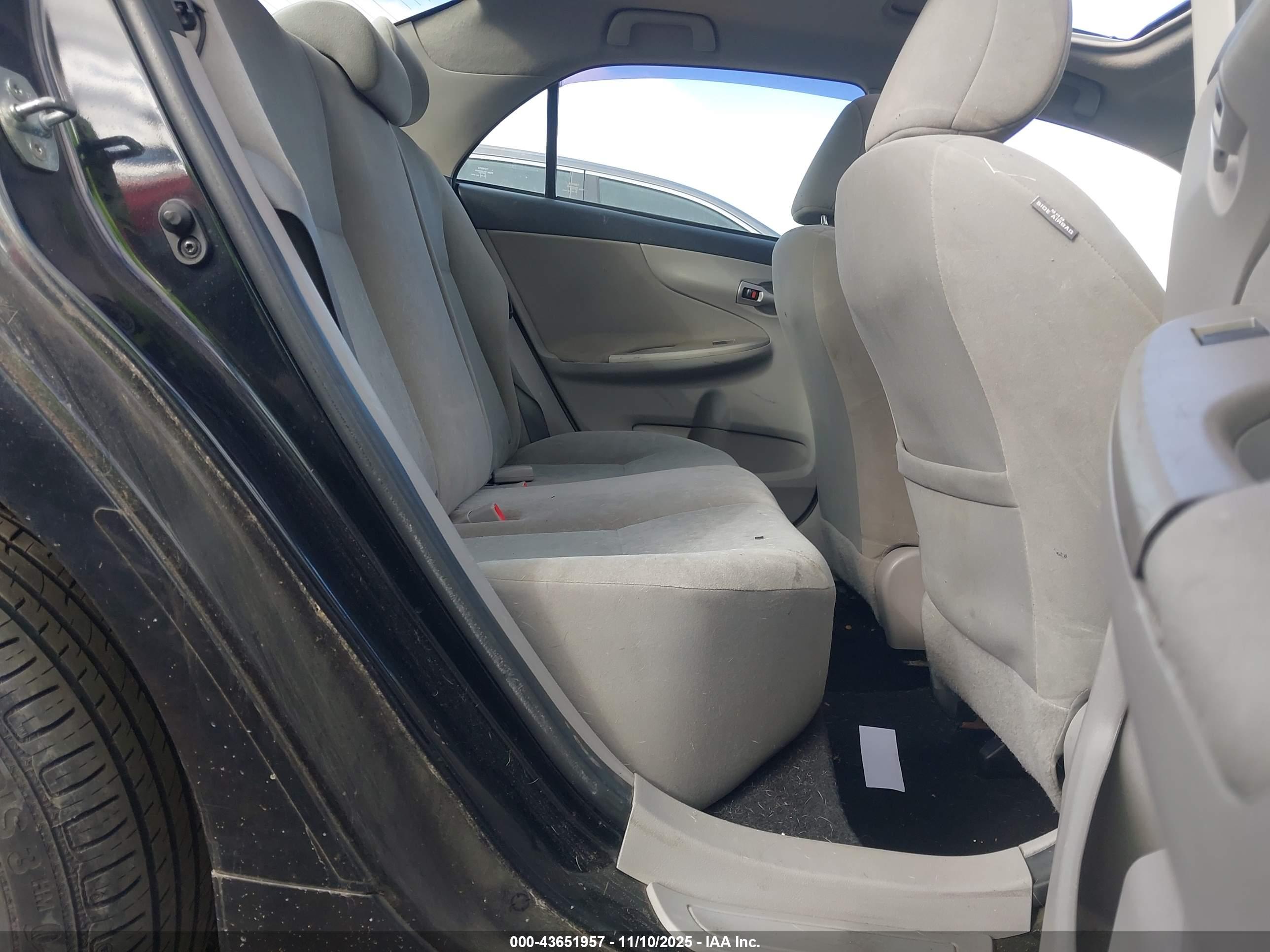 TOYOTA COROLLA image 8