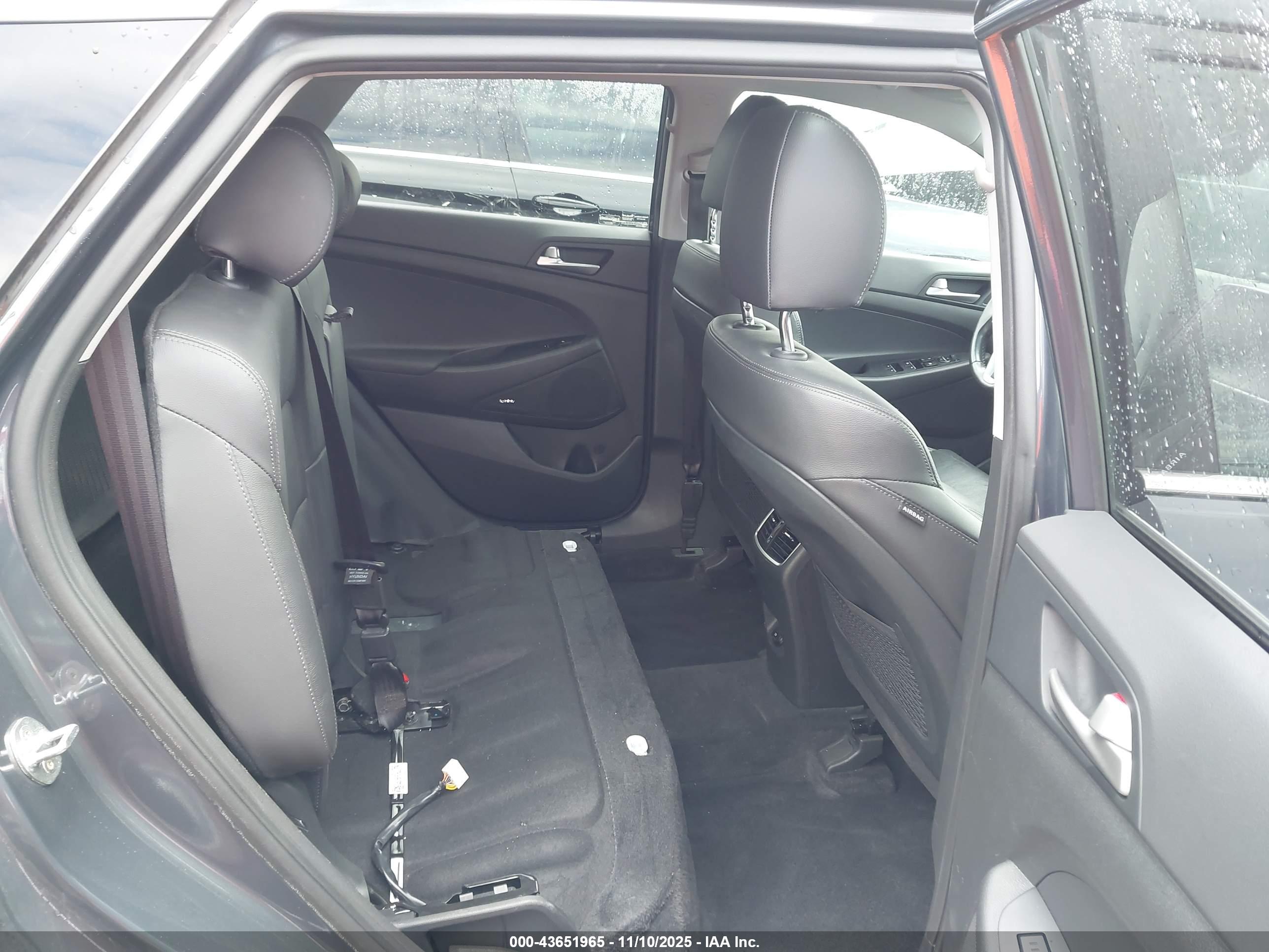 HYUNDAI TUCSON image 8