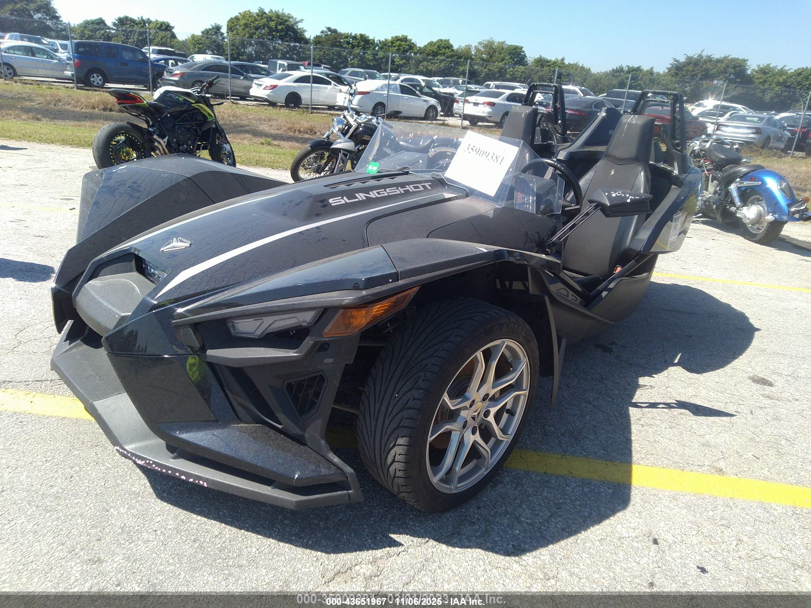 POLARIS SLINGSHOT image 2